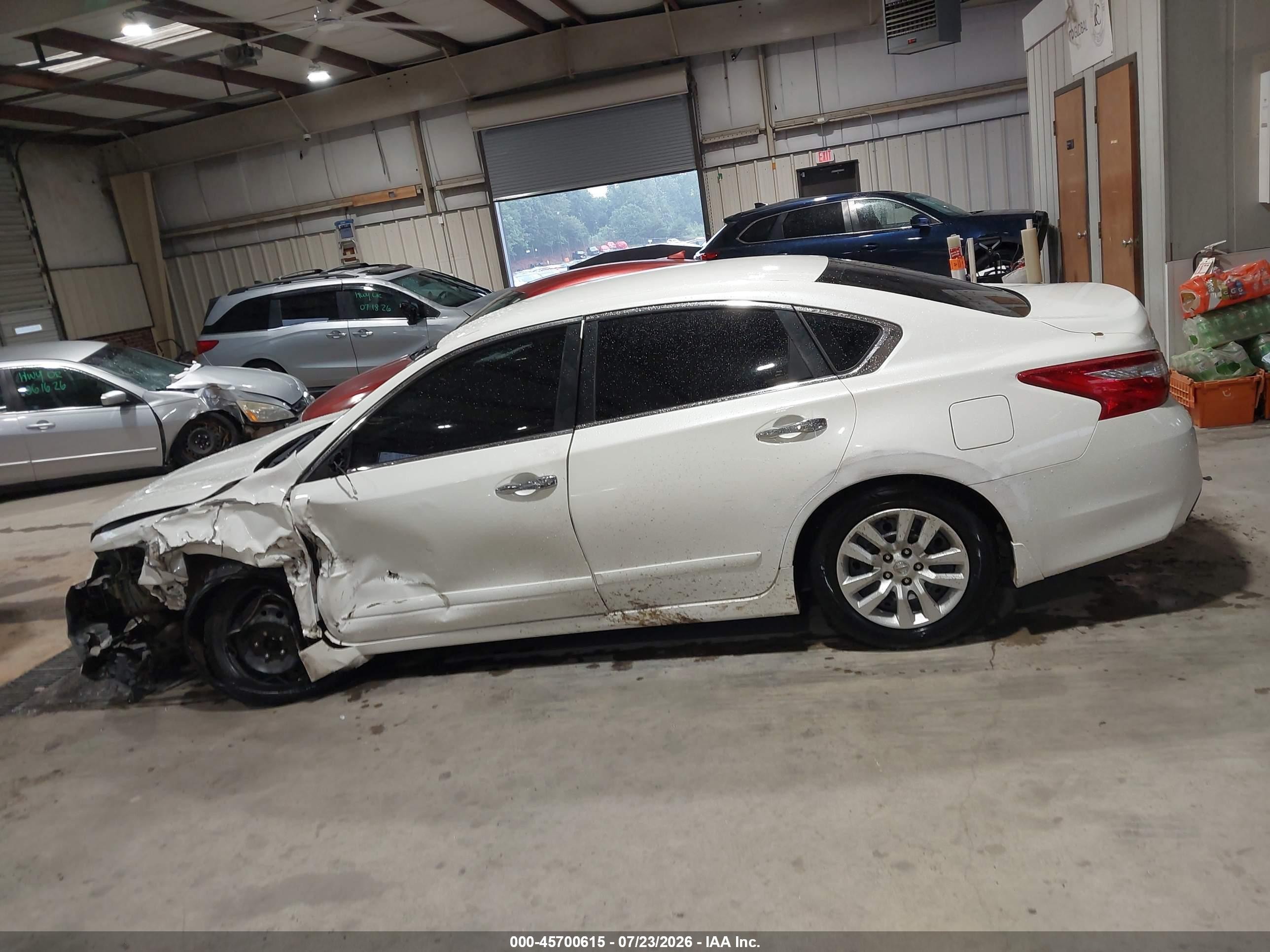 2016 Nissan Altima 2.5 S White vin: 1N4AL3AP4GC239588