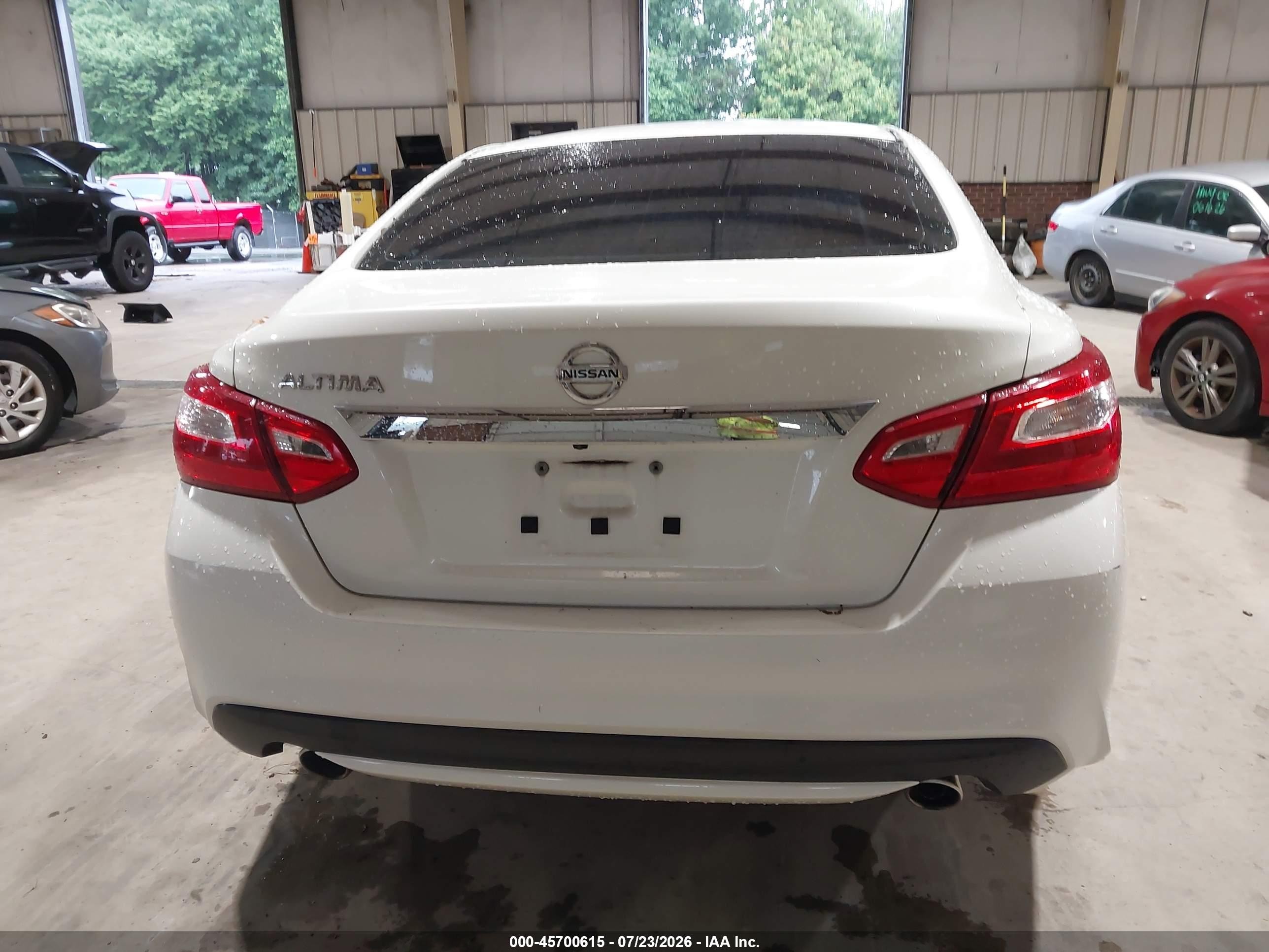 2016 Nissan Altima 2.5 S White vin: 1N4AL3AP4GC239588