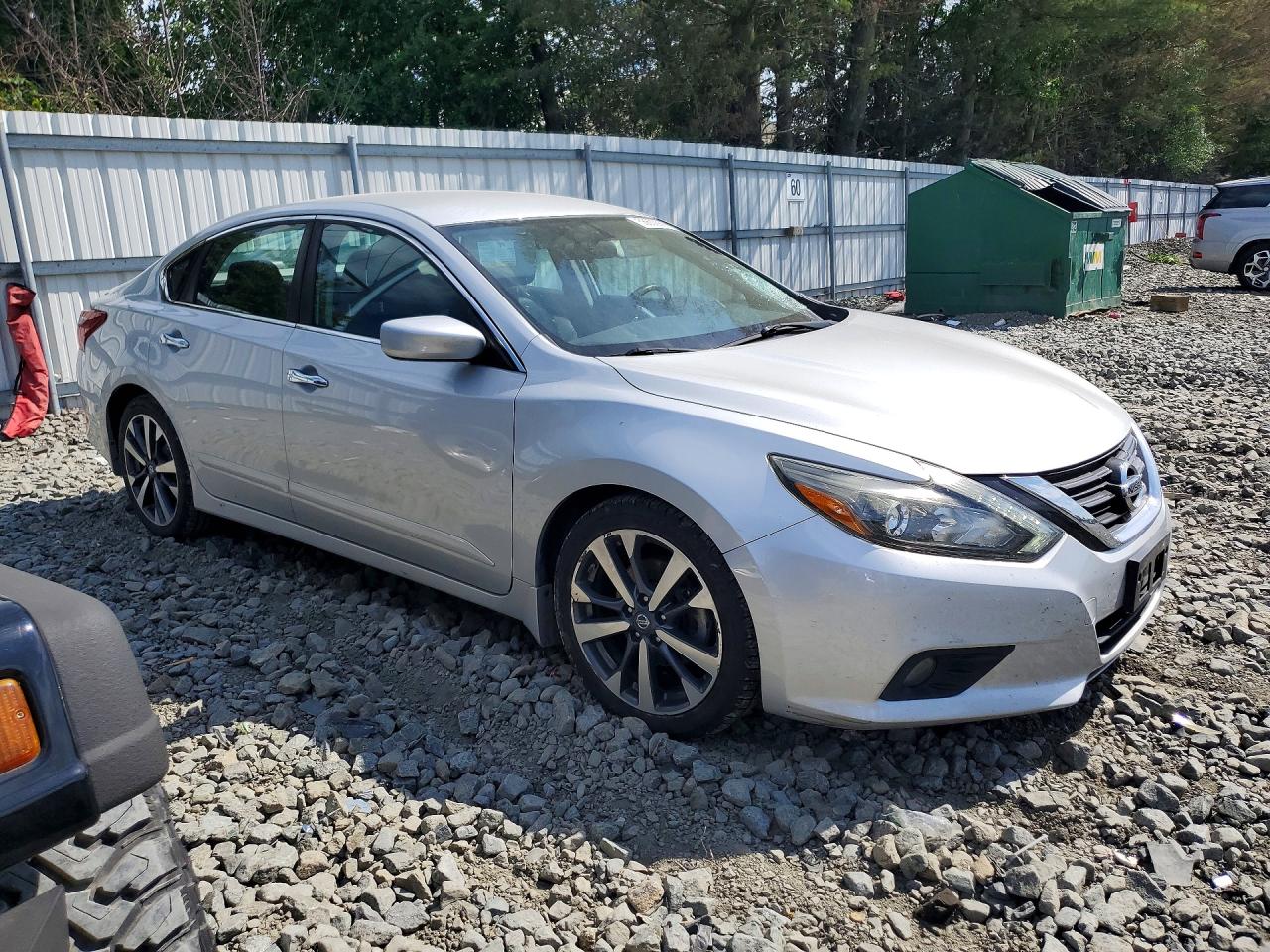 2017 Nissan Altima 2.5 Sr Silver vin: 1N4AL3AP4HC138861