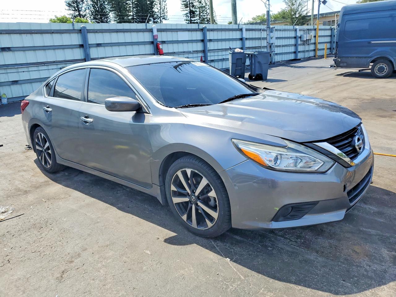 2018 Nissan Altima 2.5 Sr Gray vin: 1N4AL3AP4JC116185