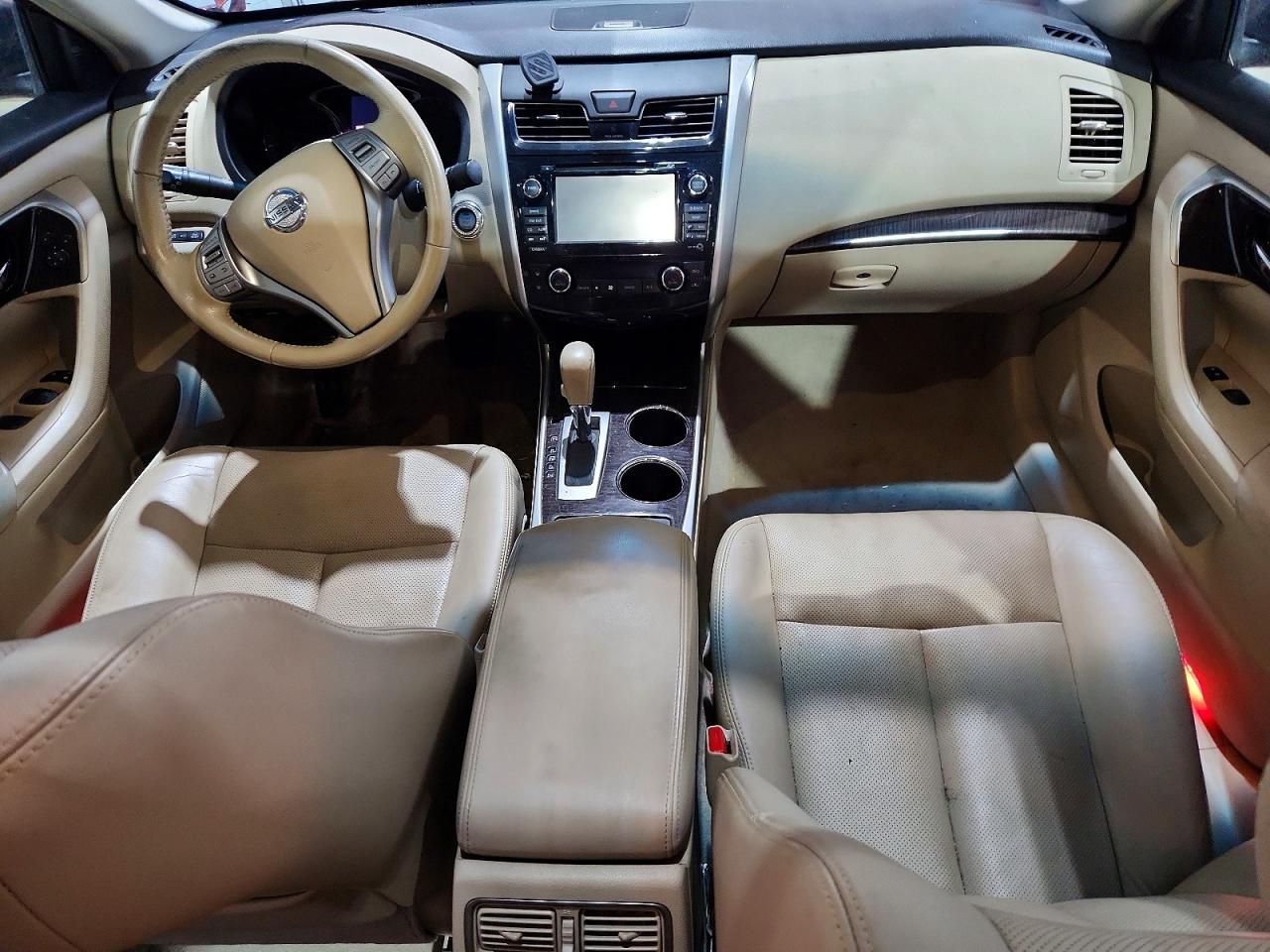 2013 Nissan Altima 2.5 Red vin: 1N4AL3AP5DC204215