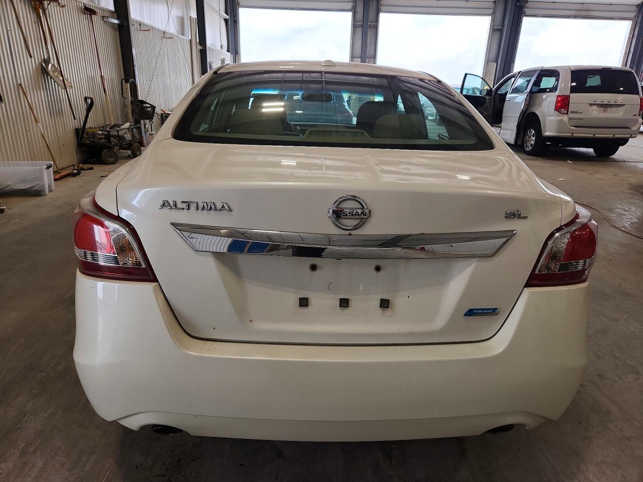 2013 Nissan Altima 2.5/s/sv/sl White vin: 1N4AL3AP5DC287189
