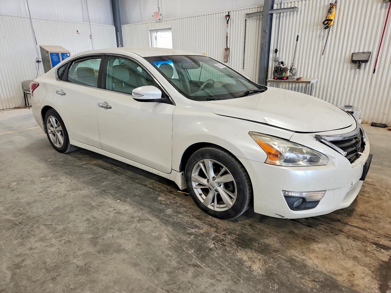 2013 Nissan Altima 2.5/s/sv/sl White vin: 1N4AL3AP5DC287189