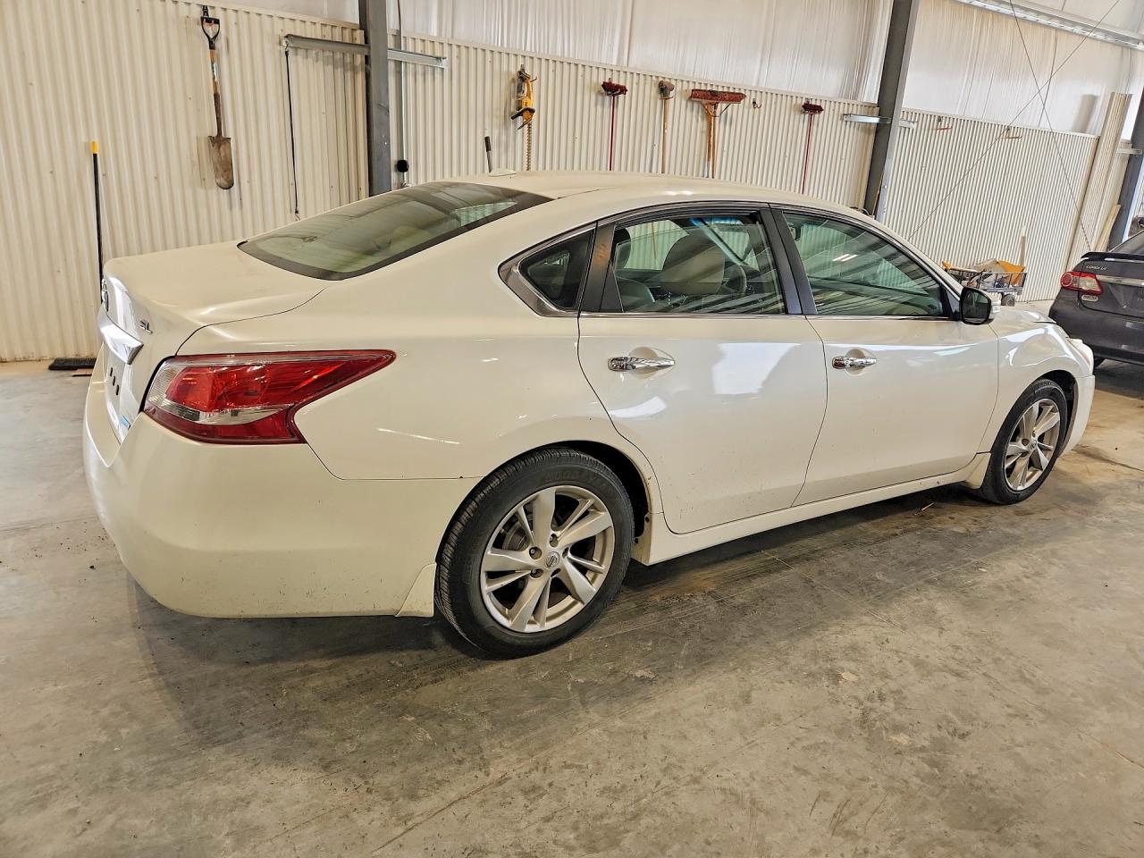 2013 Nissan Altima 2.5/s/sv/sl White vin: 1N4AL3AP5DC287189