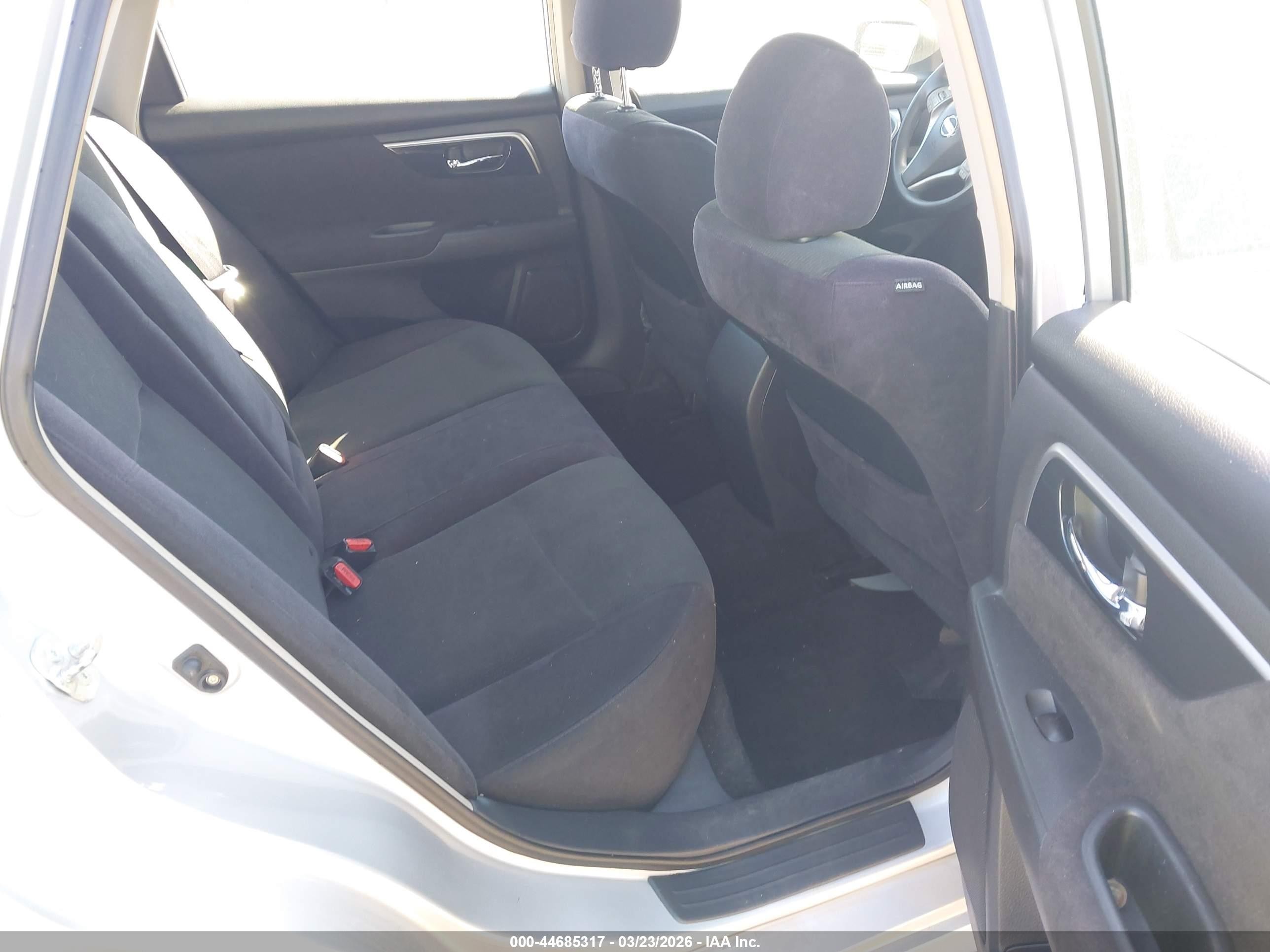 2013 Nissan Altima 2.5 S Silver vin: 1N4AL3AP5DC299682