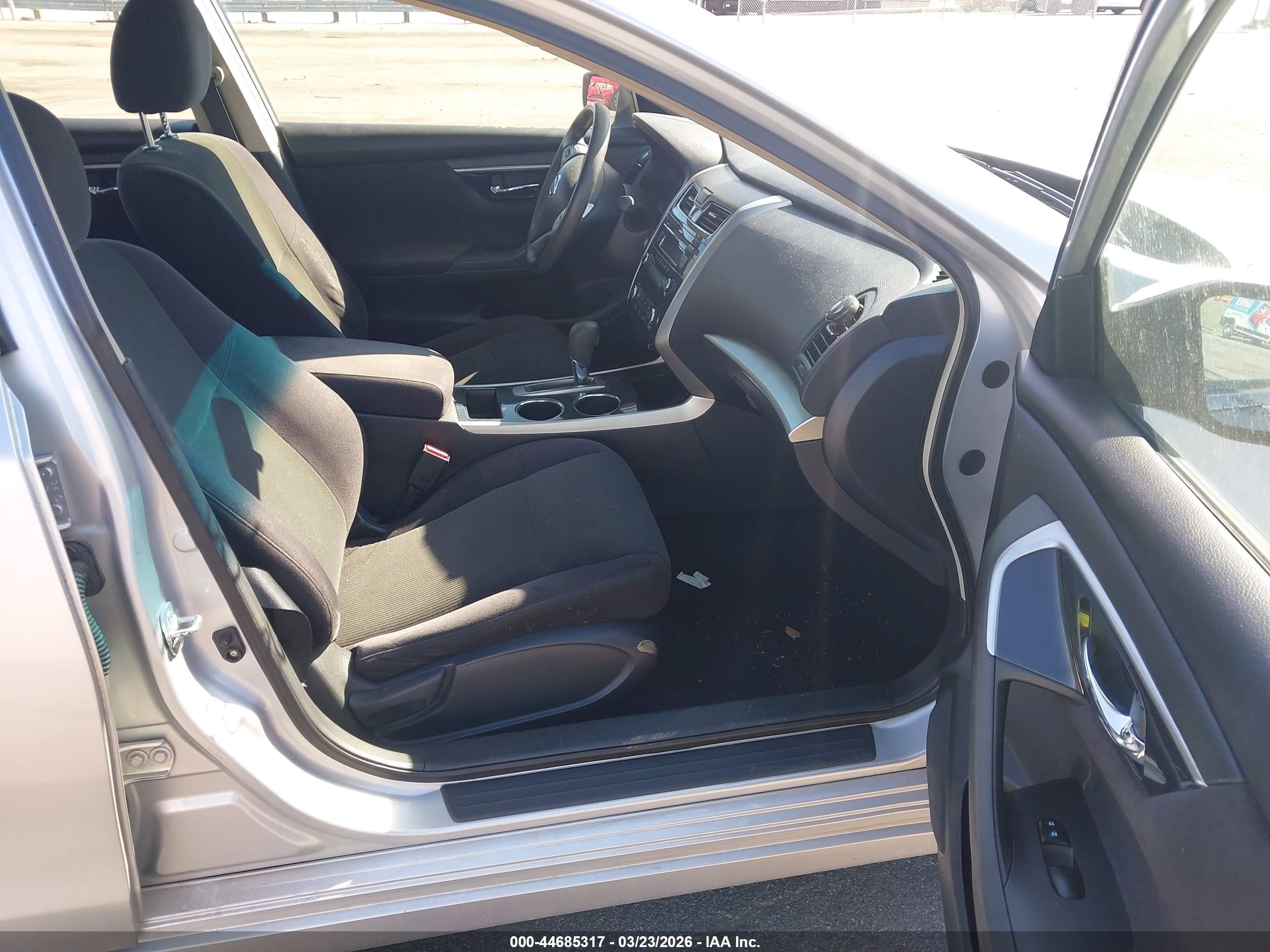 2013 Nissan Altima 2.5 S Silver vin: 1N4AL3AP5DC299682