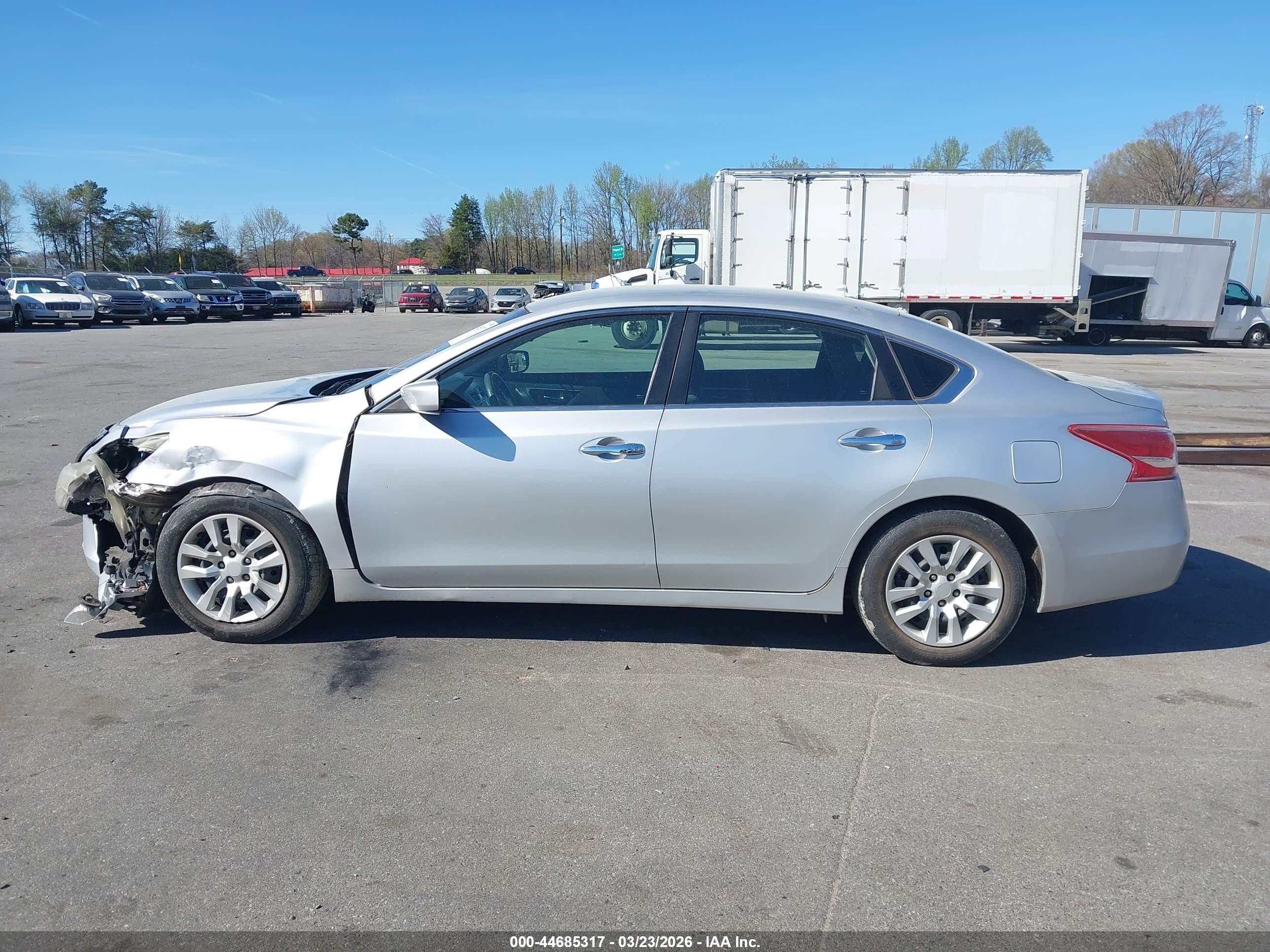 2013 Nissan Altima 2.5 S Silver vin: 1N4AL3AP5DC299682