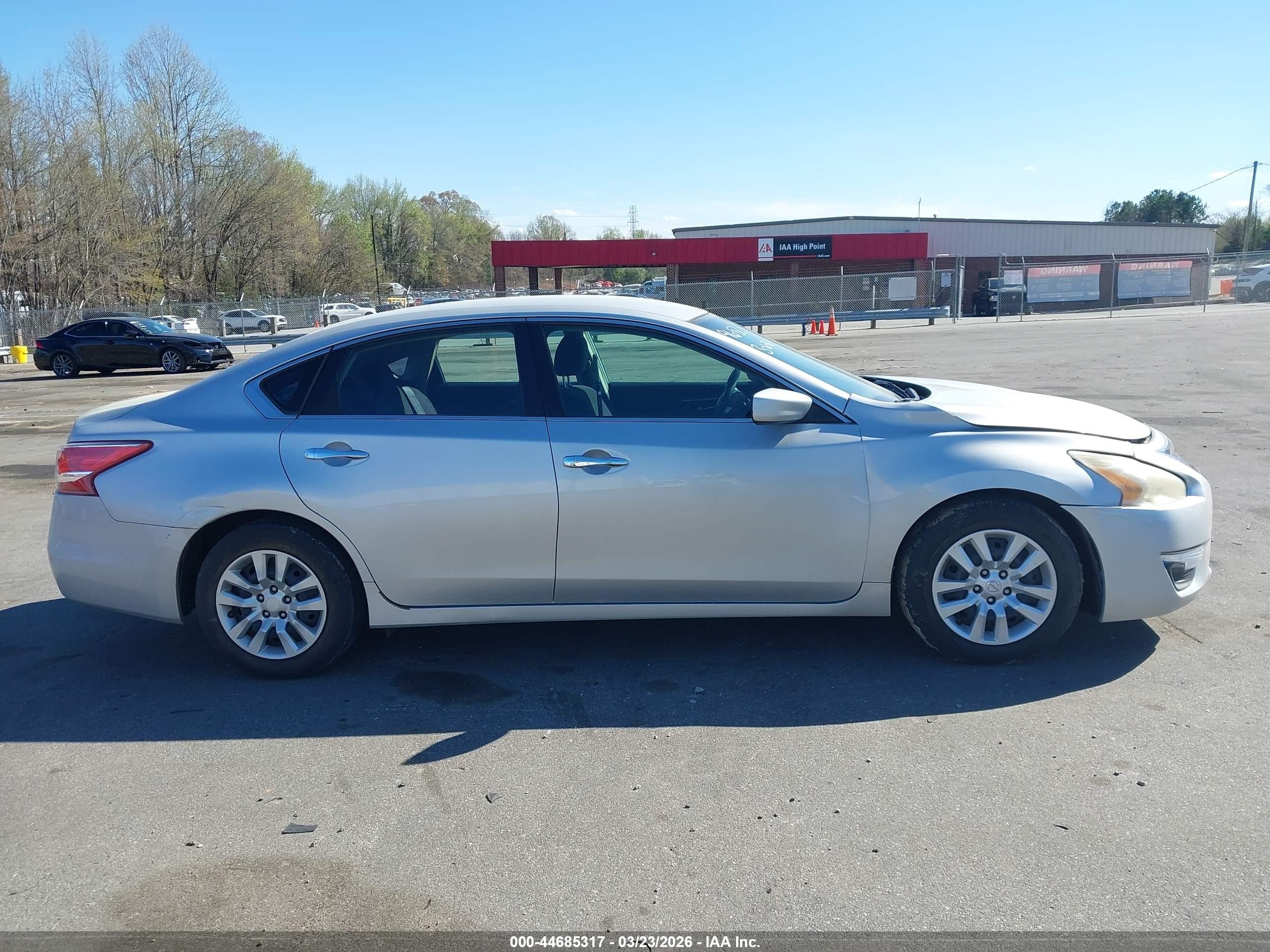 2013 Nissan Altima 2.5 S Silver vin: 1N4AL3AP5DC299682