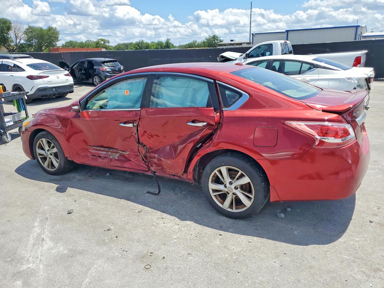2013 Nissan Altima 2.5 Red vin: 1N4AL3AP5DN493438