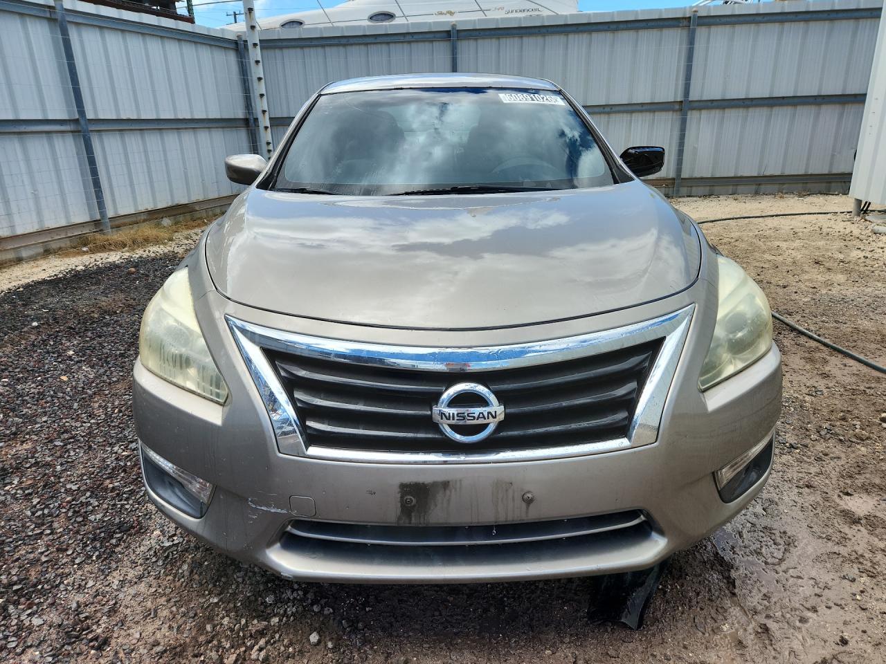 2013 Nissan Altima 2.5 Tan vin: 1N4AL3AP5DN550527 Damage: Front Bumper, Heavy Scratch, > 12 Inches