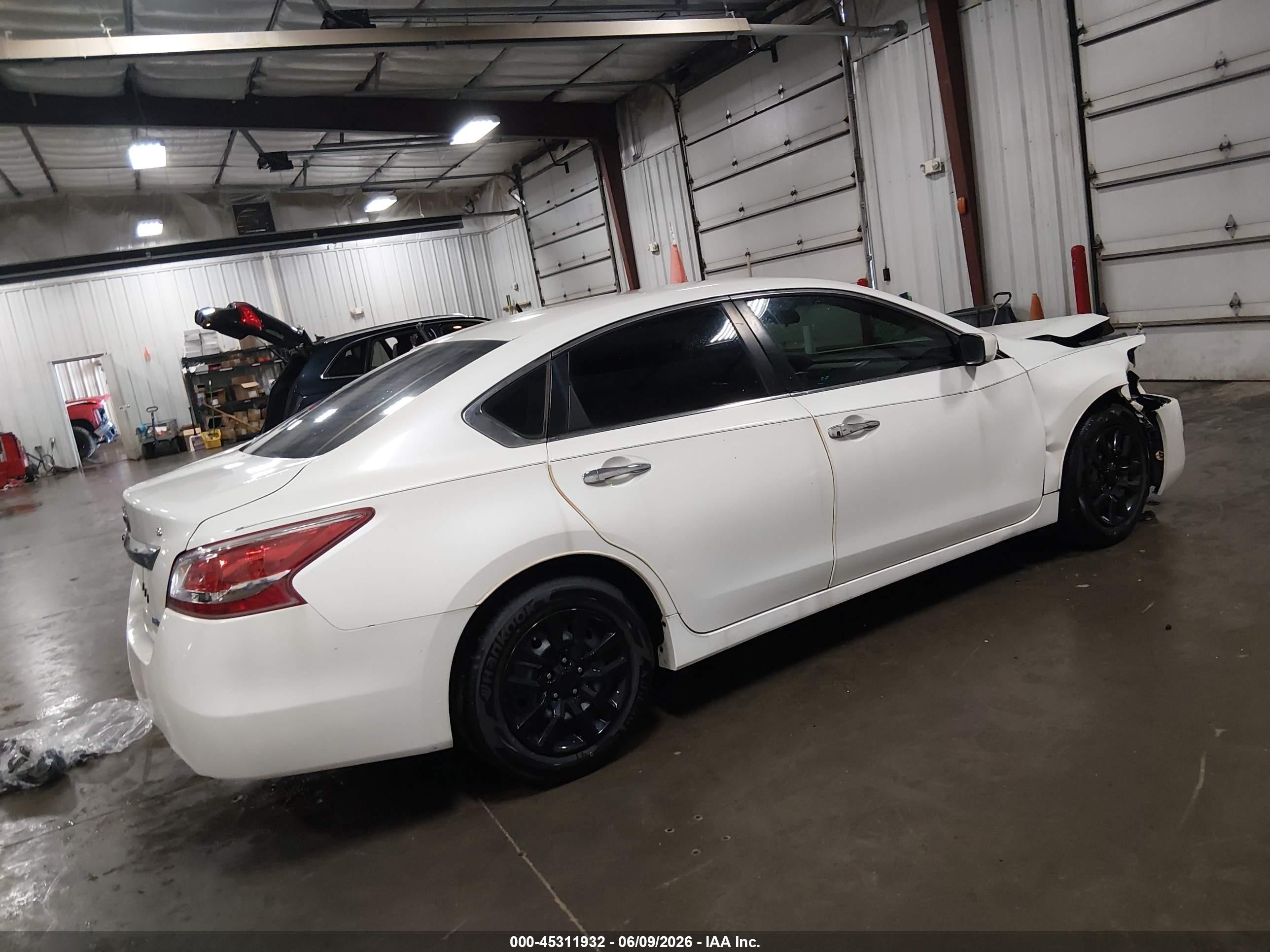 2013 Nissan Altima 2.5 S White vin: 1N4AL3AP5DN580353