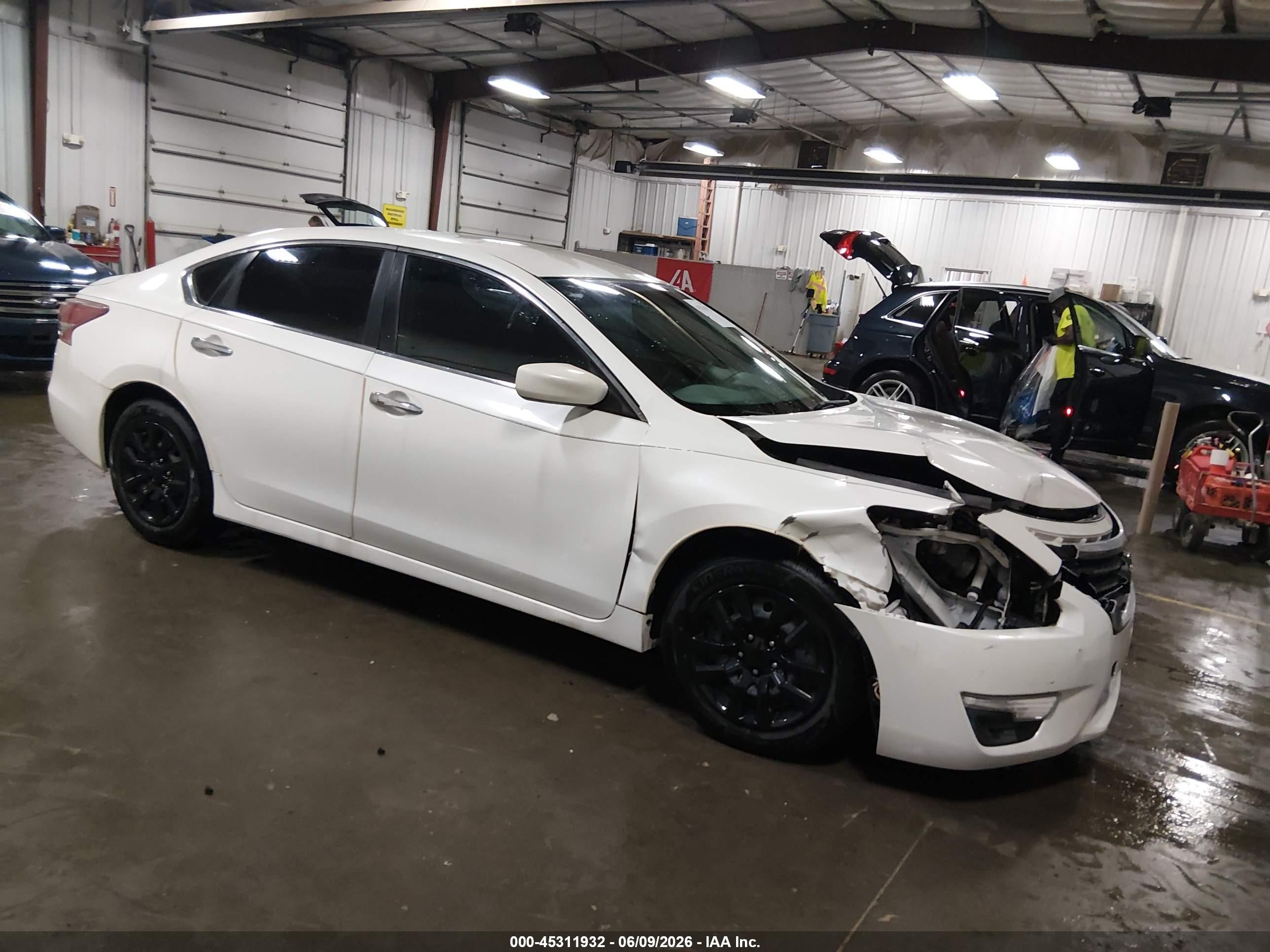 2013 Nissan Altima 2.5 S White vin: 1N4AL3AP5DN580353