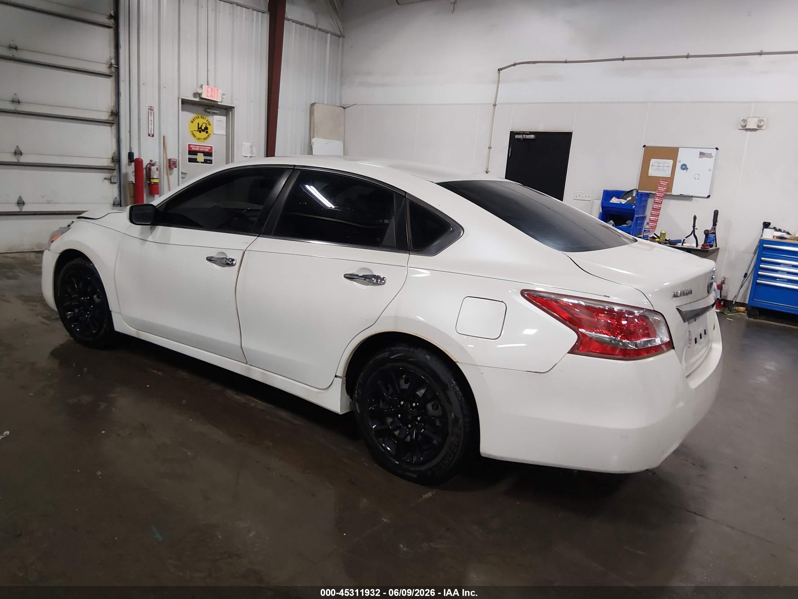 2013 Nissan Altima 2.5 S White vin: 1N4AL3AP5DN580353