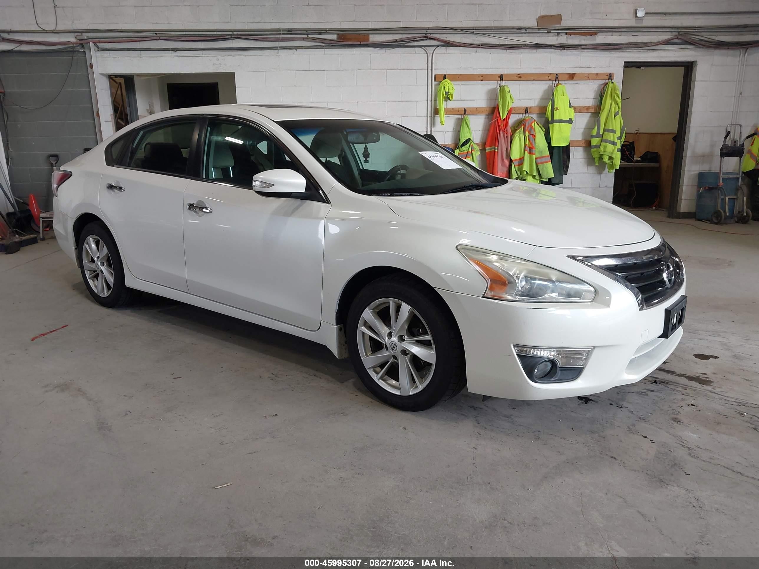 2014 Nissan Altima 2.5 Sv White vin: 1N4AL3AP5EC141098