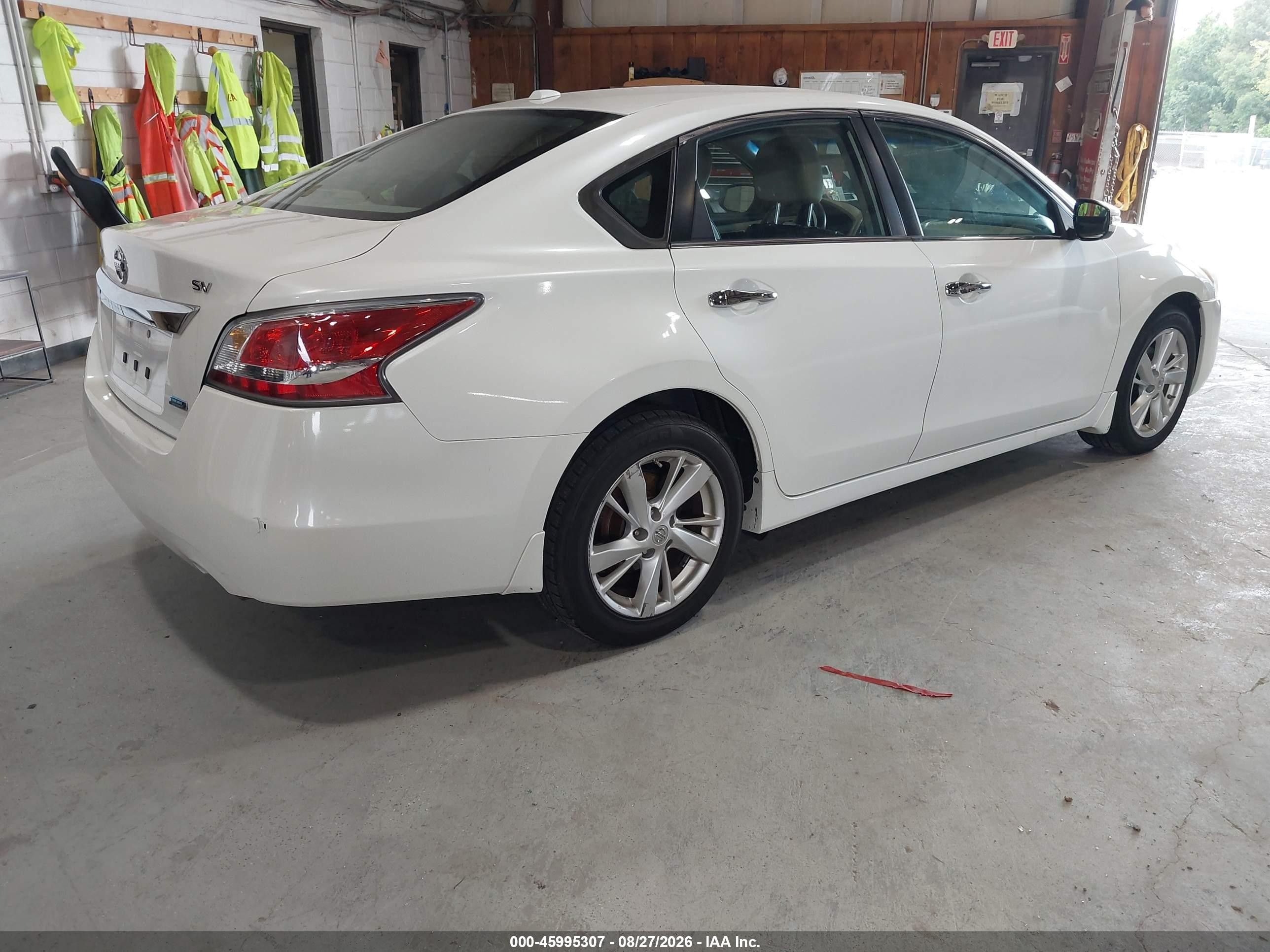 2014 Nissan Altima 2.5 Sv White vin: 1N4AL3AP5EC141098
