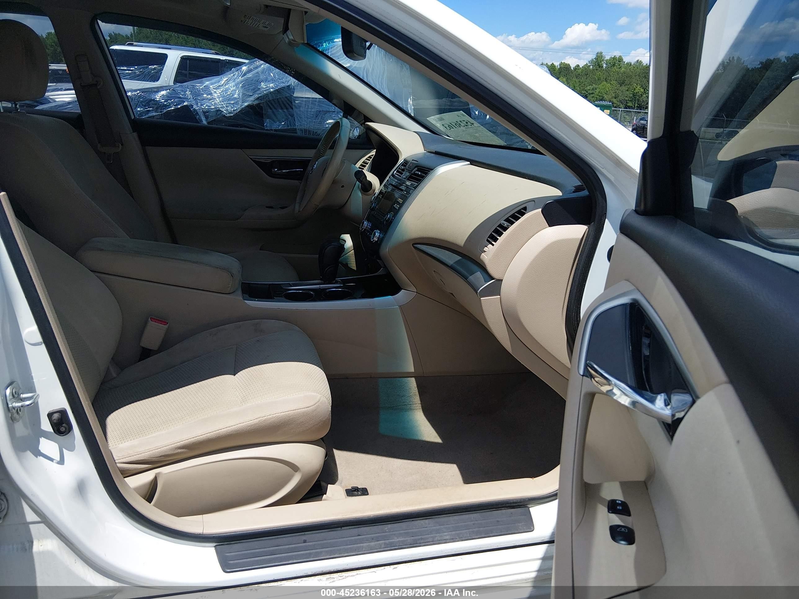 2014 Nissan Altima 2.5 Sv White vin: 1N4AL3AP5EC157768
