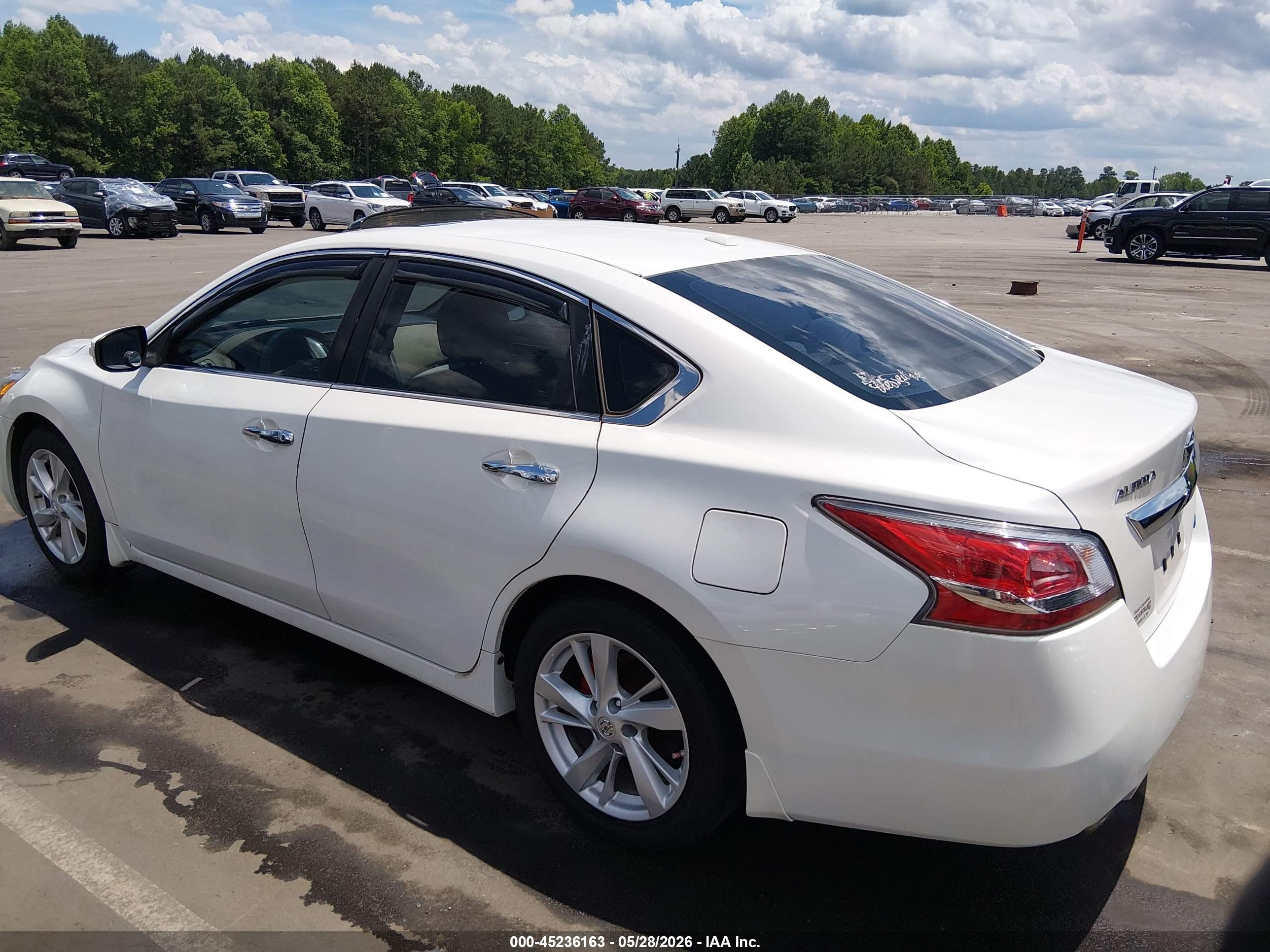 2014 Nissan Altima 2.5 Sv White vin: 1N4AL3AP5EC157768