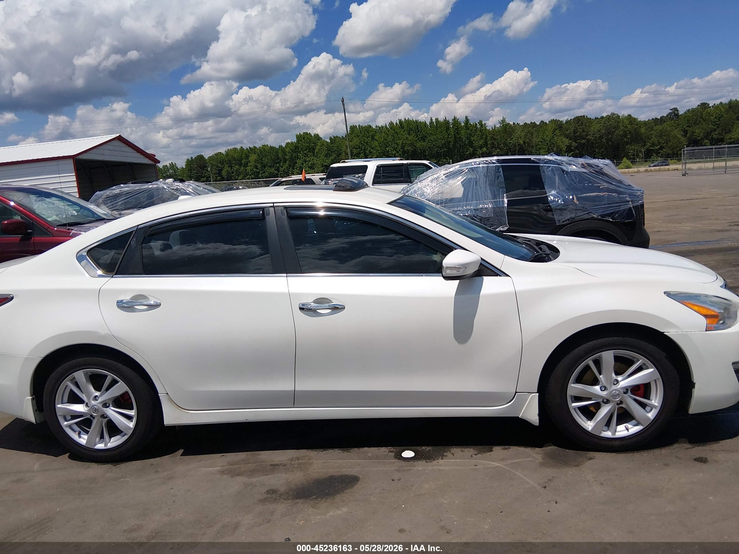 2014 Nissan Altima 2.5 Sv White vin: 1N4AL3AP5EC157768