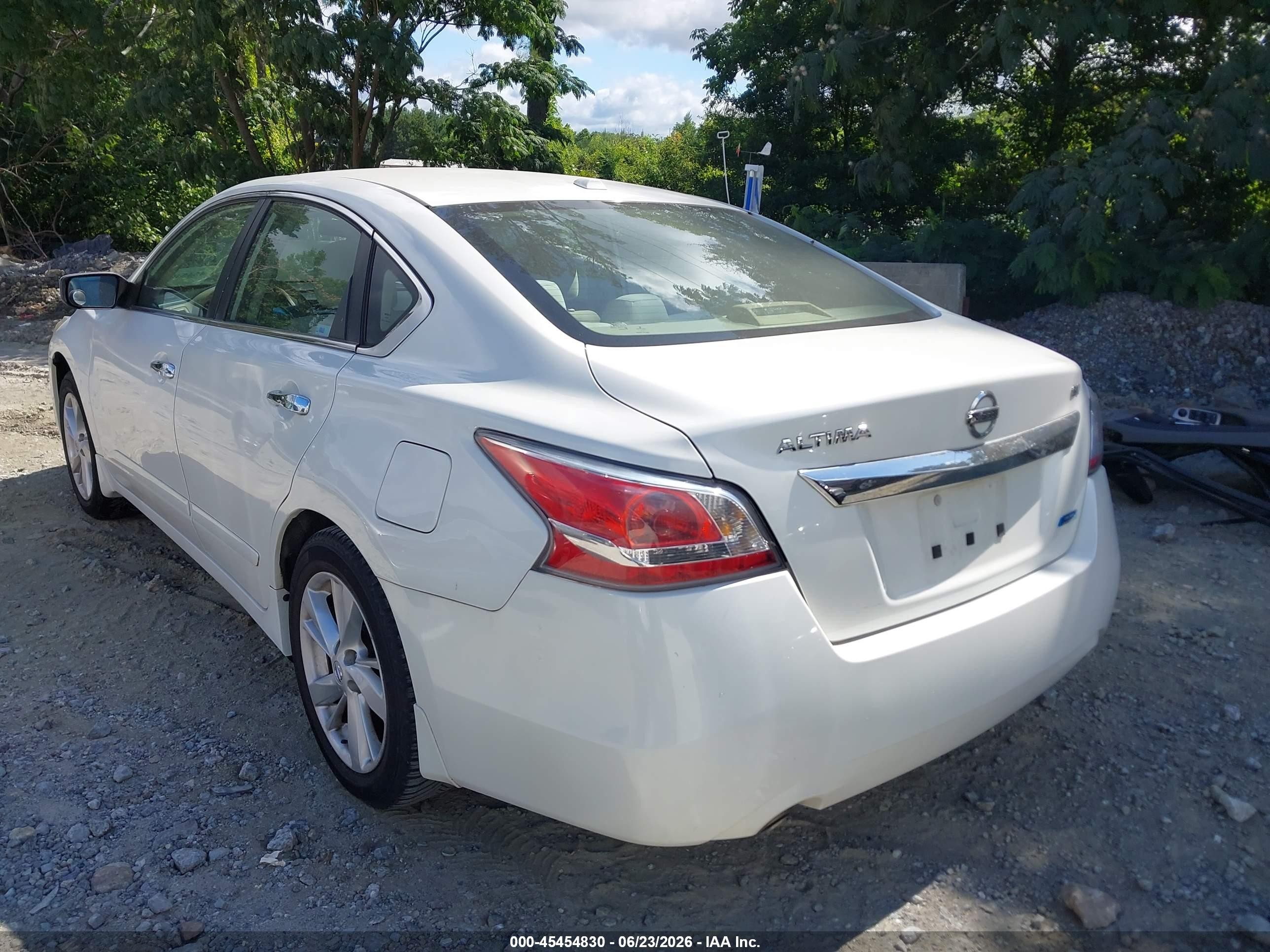 2014 Nissan Altima 2.5/s/sv/sl White vin: 1N4AL3AP5EC158841