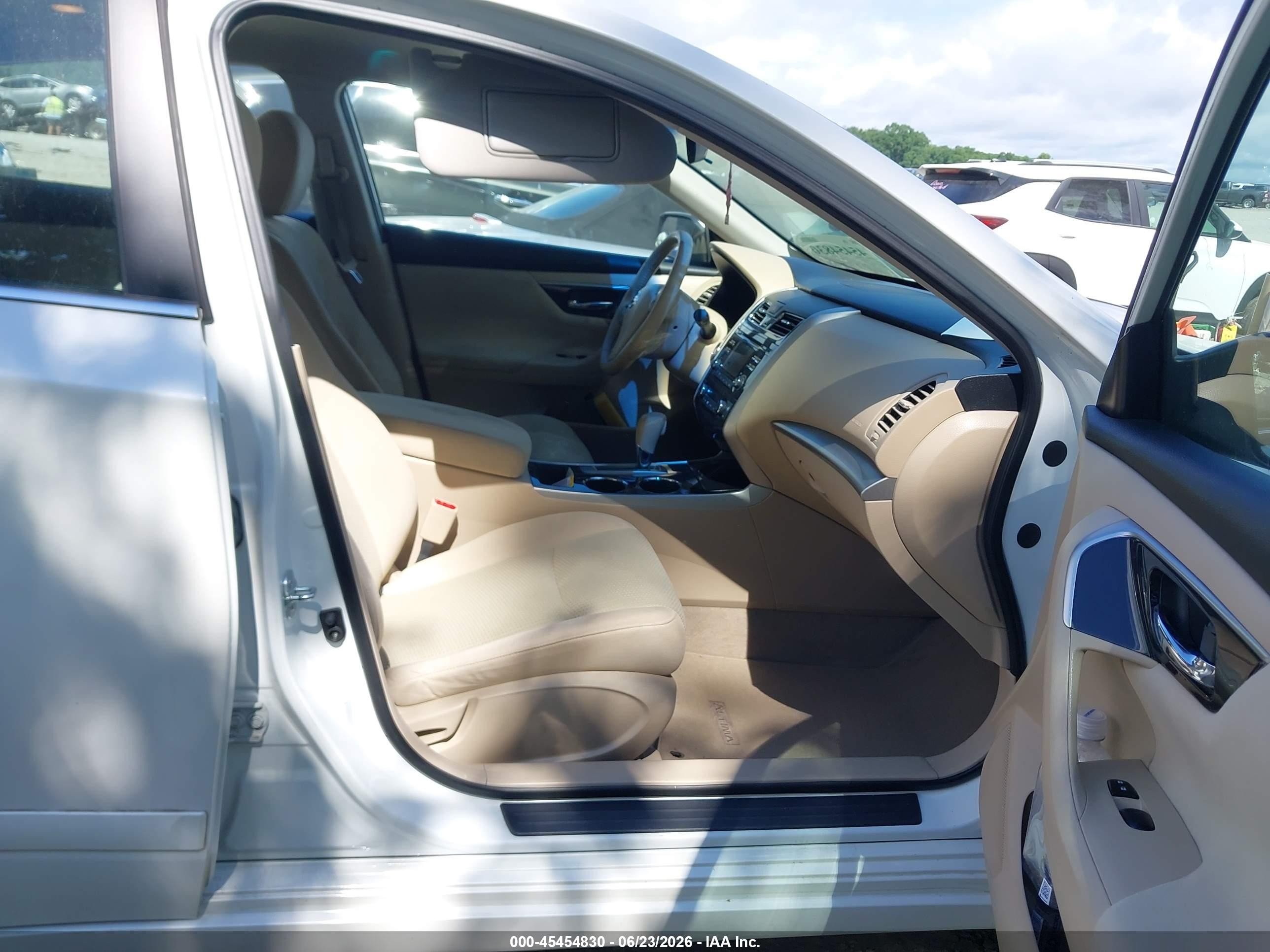 2014 Nissan Altima 2.5/s/sv/sl White vin: 1N4AL3AP5EC158841
