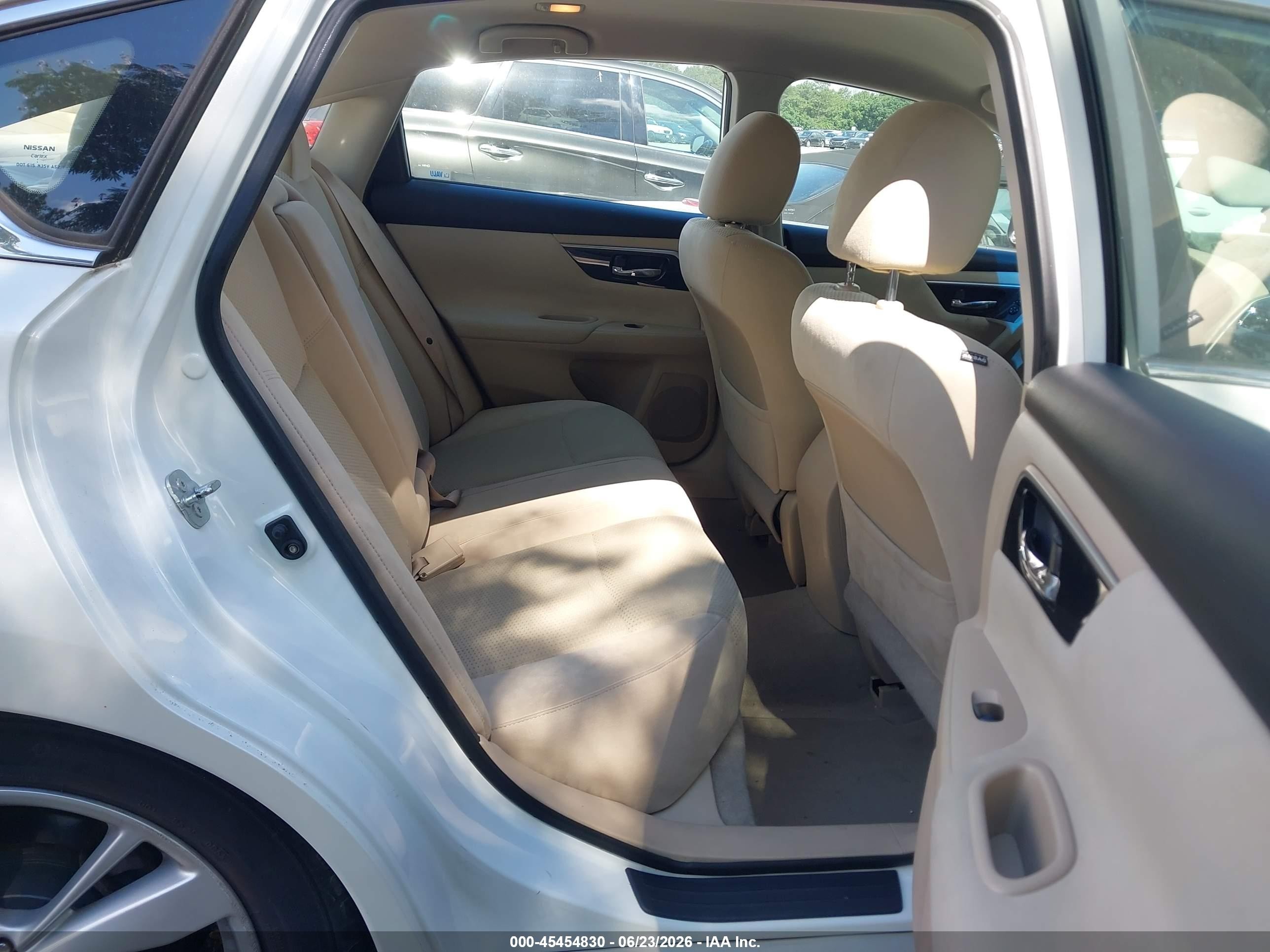 2014 Nissan Altima 2.5/s/sv/sl White vin: 1N4AL3AP5EC158841