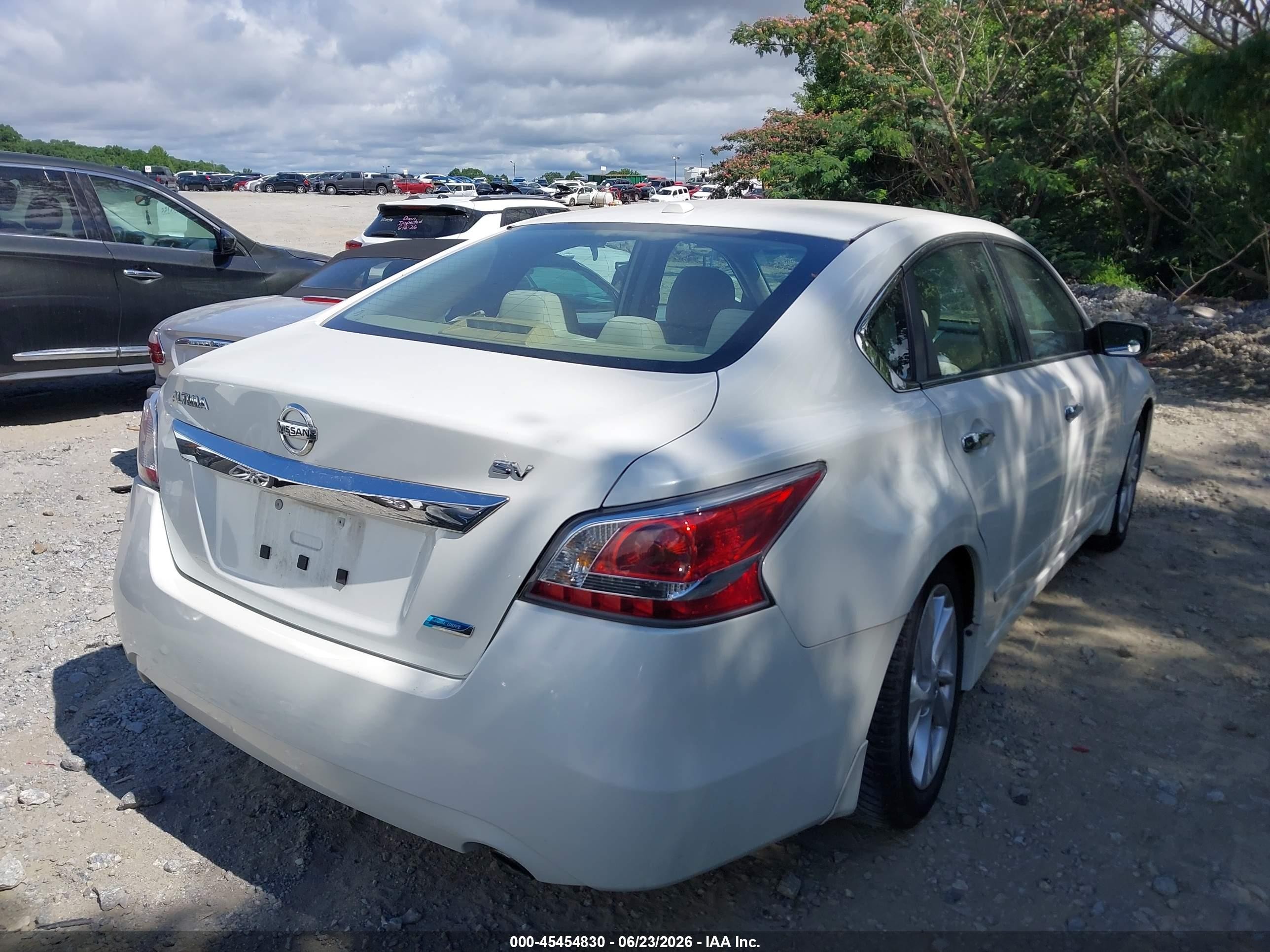 2014 Nissan Altima 2.5/s/sv/sl White vin: 1N4AL3AP5EC158841