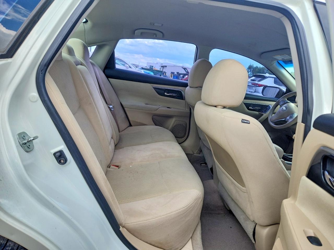 2014 Nissan Altima 2.5 S White vin: 1N4AL3AP5EC174697