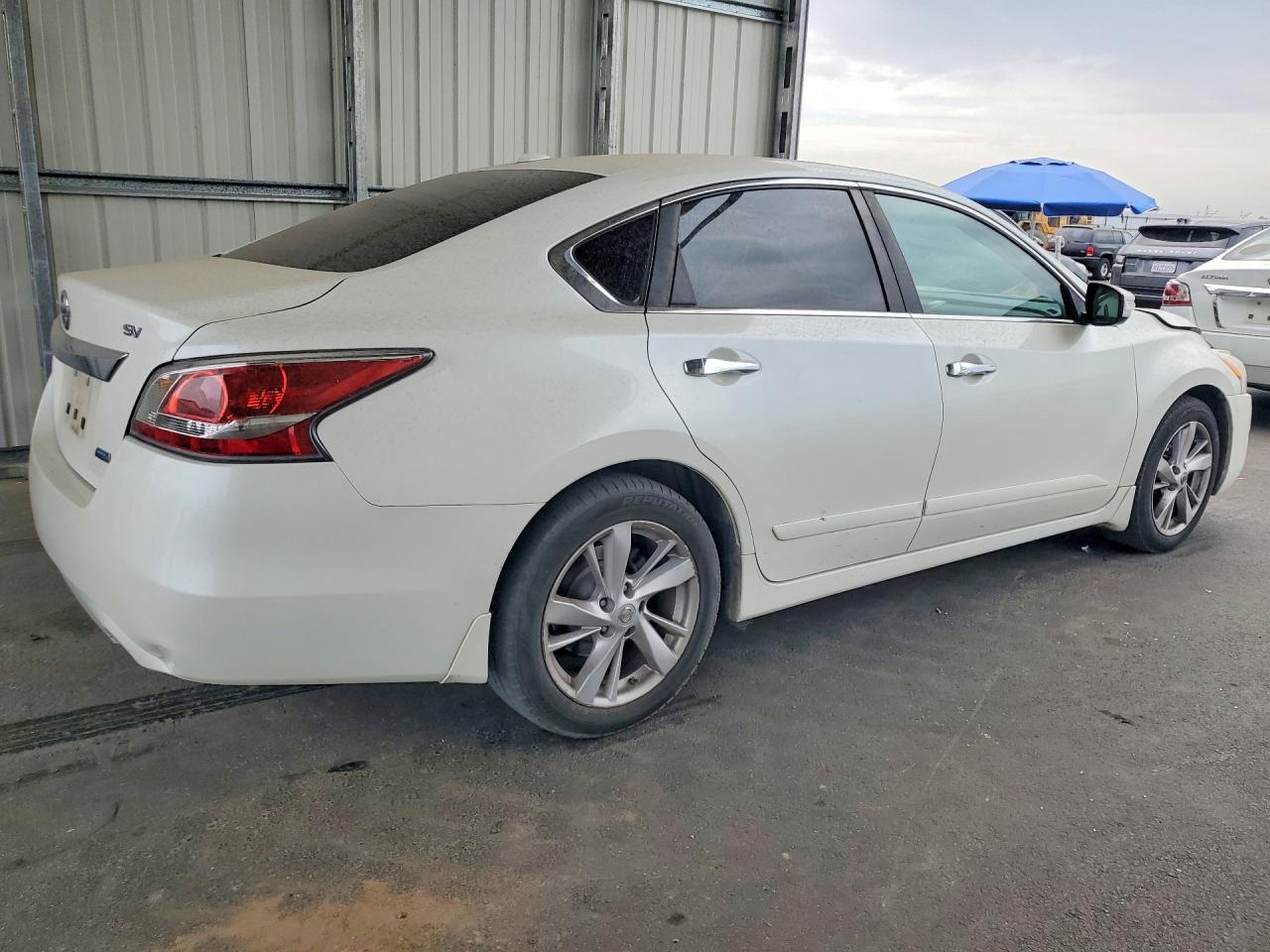 2014 Nissan Altima 2.5 Sv White vin: 1N4AL3AP5EC267221