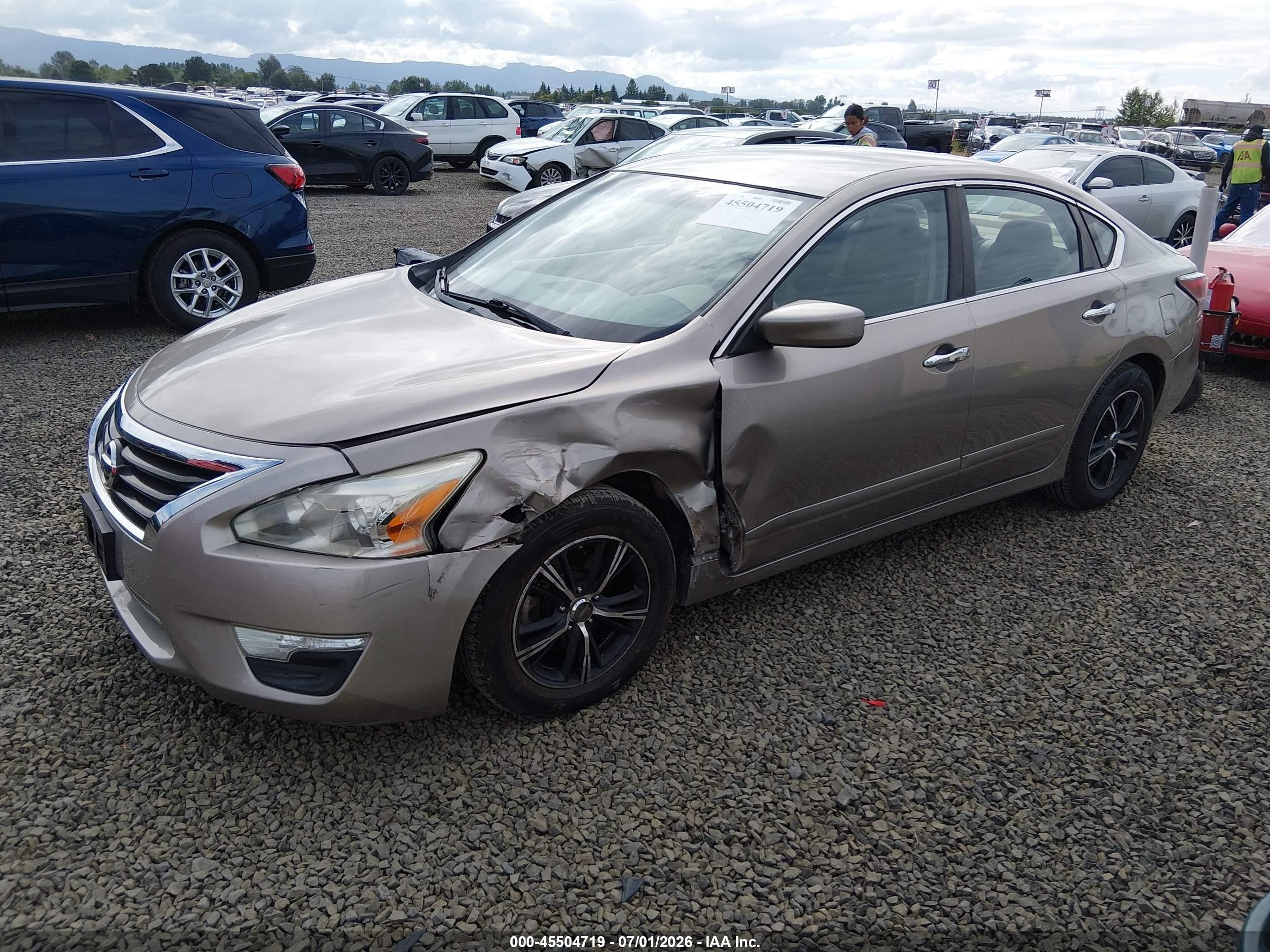 2014 Nissan Altima 2.5 S Silver vin: 1N4AL3AP5EC321228