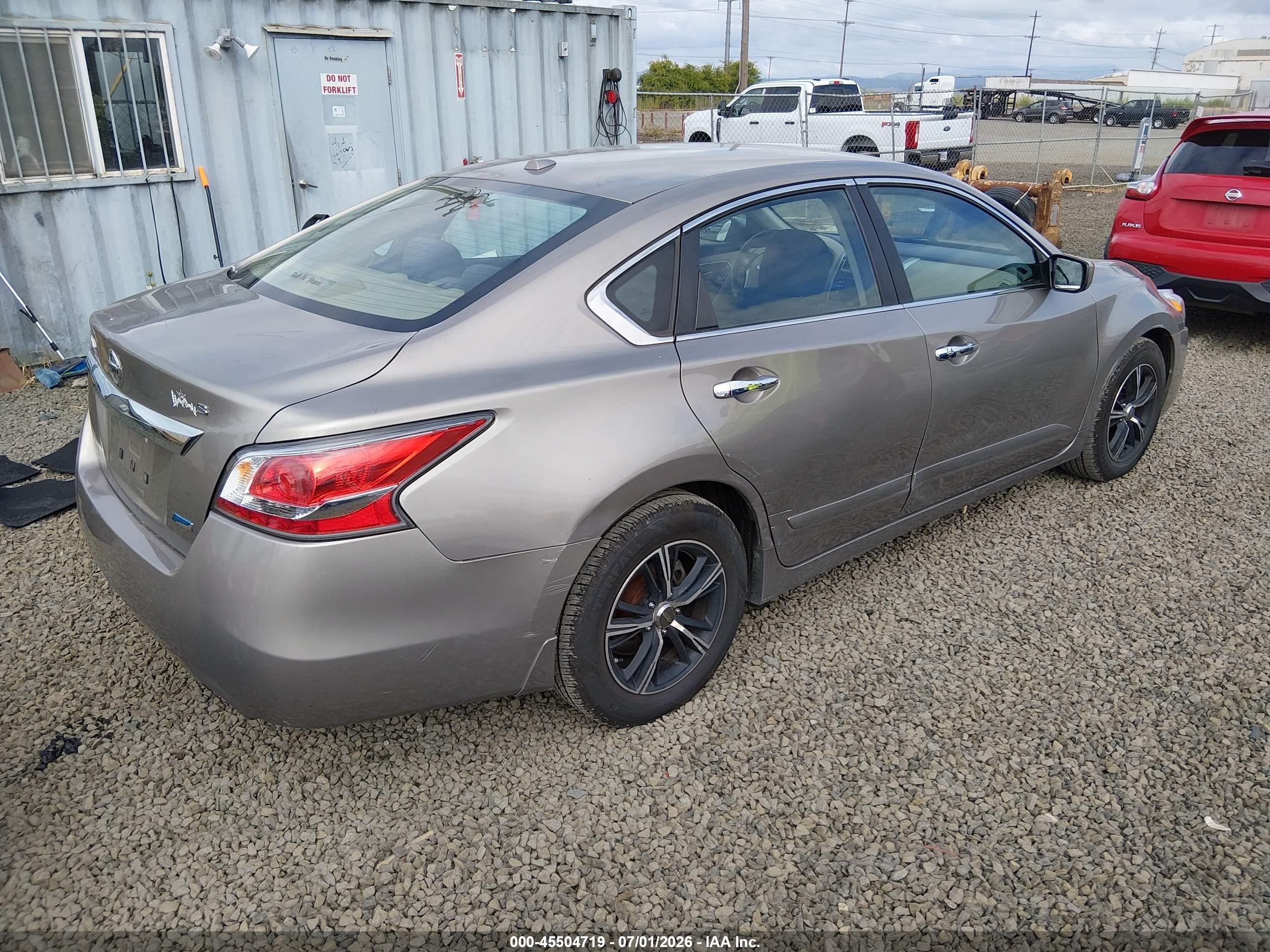 2014 Nissan Altima 2.5 S Silver vin: 1N4AL3AP5EC321228
