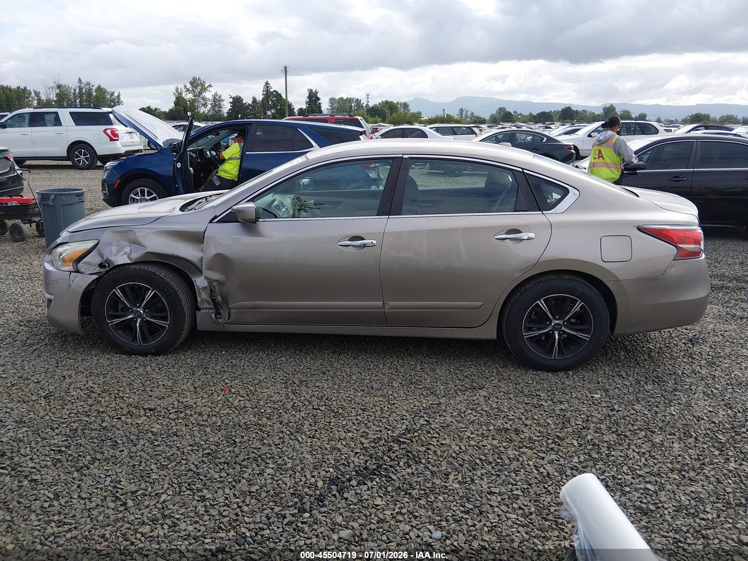 2014 Nissan Altima 2.5 S Silver vin: 1N4AL3AP5EC321228