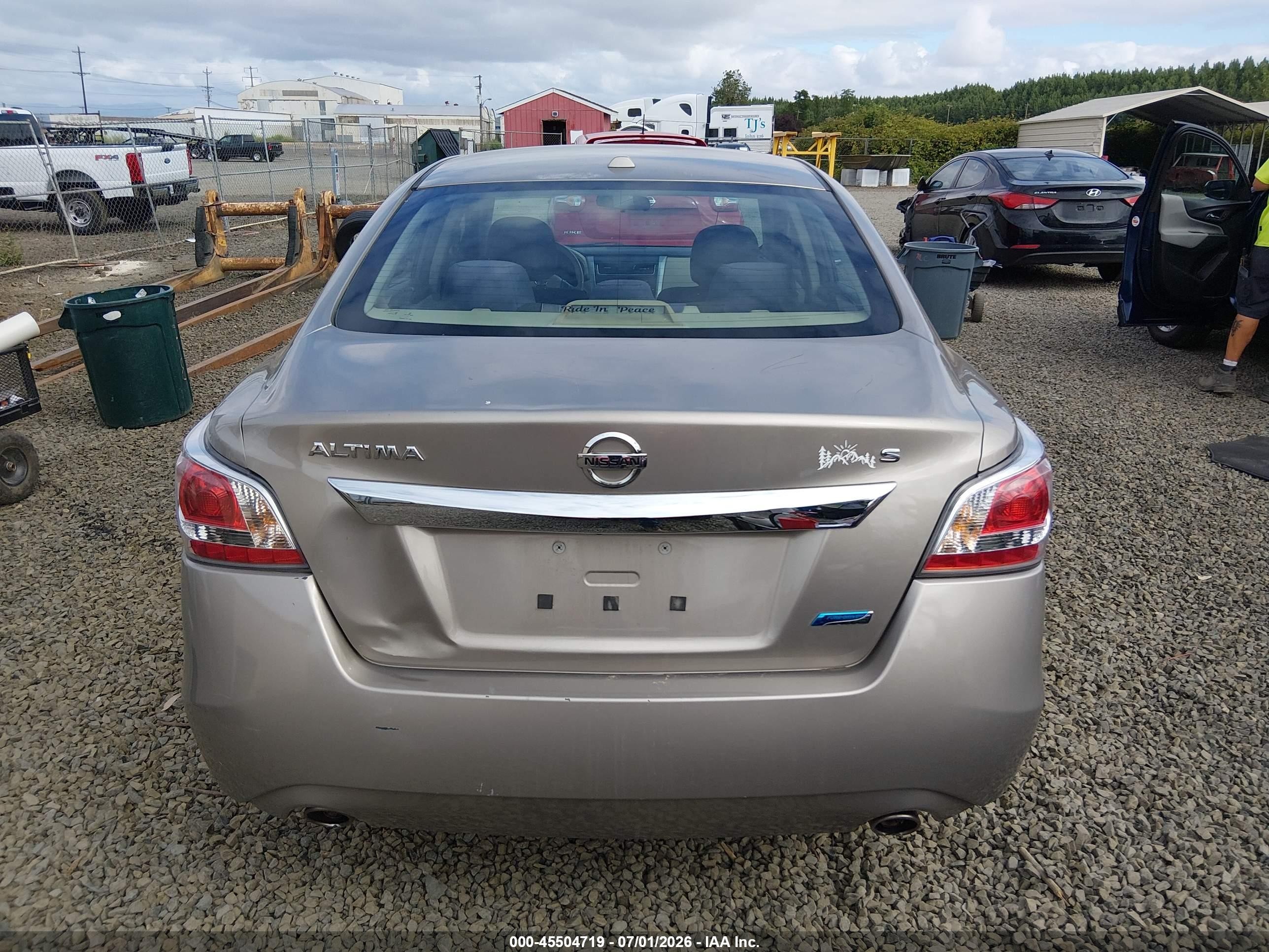 2014 Nissan Altima 2.5 S Silver vin: 1N4AL3AP5EC321228