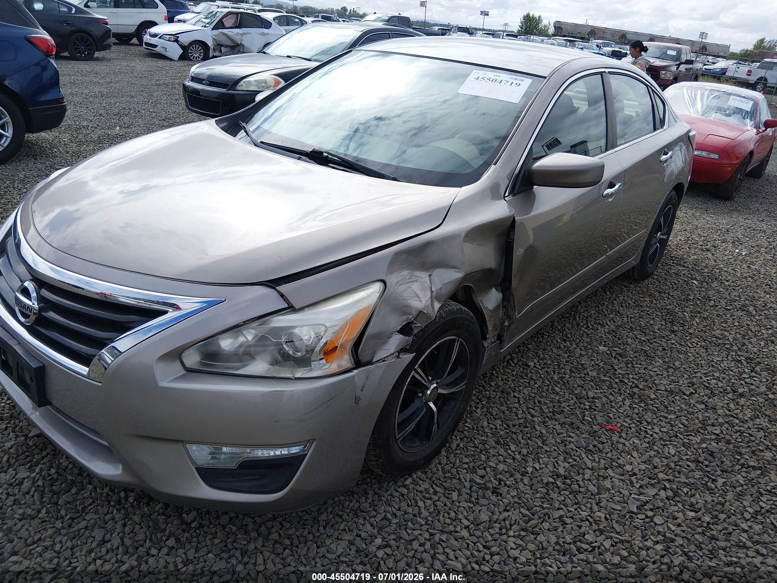 2014 Nissan Altima 2.5 S Silver vin: 1N4AL3AP5EC321228