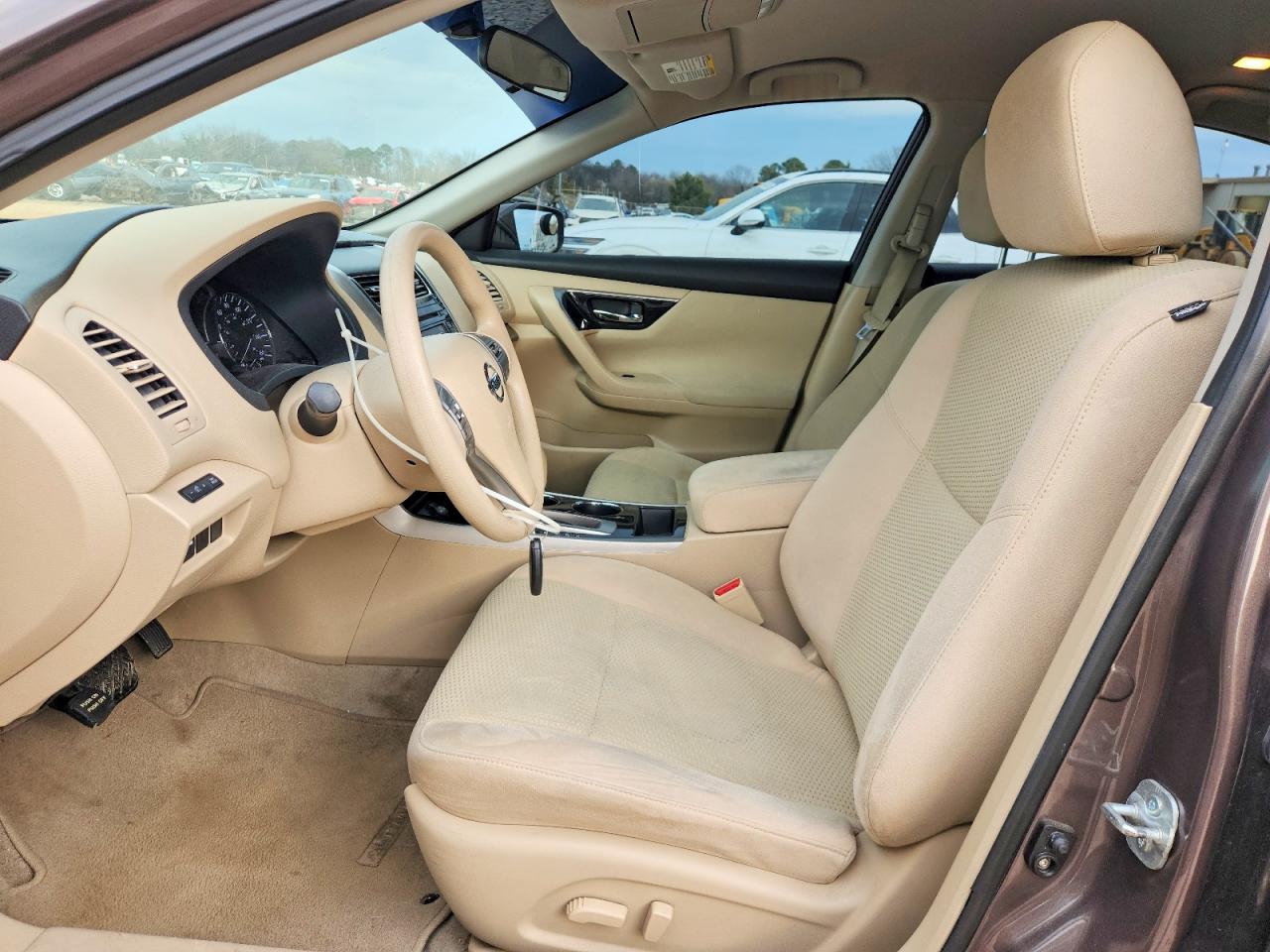 2014 Niss Altima Brown vin: 1N4AL3AP5EC400656