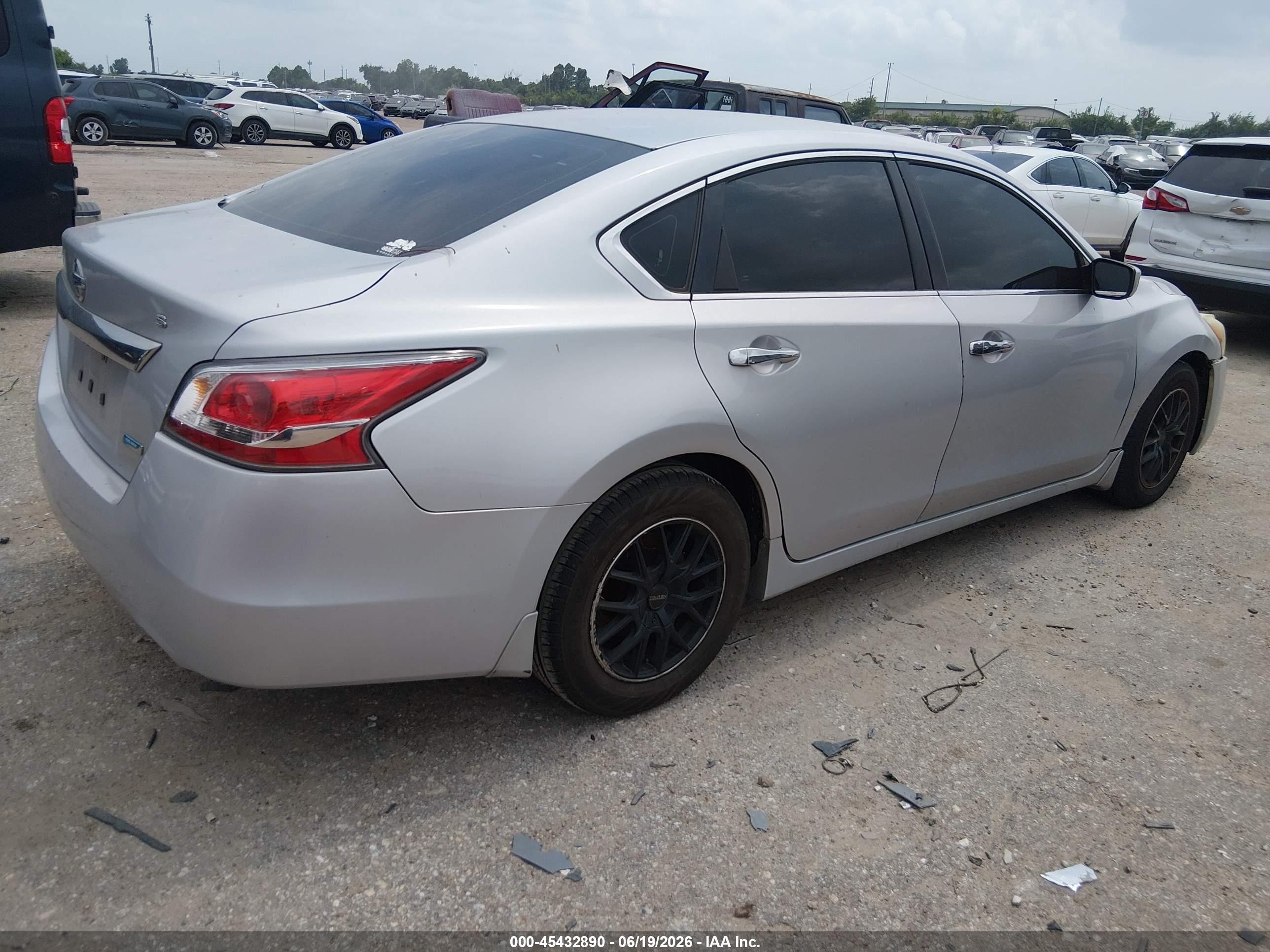 2014 Nissan Altima 2.5 S Silver vin: 1N4AL3AP5EN207525