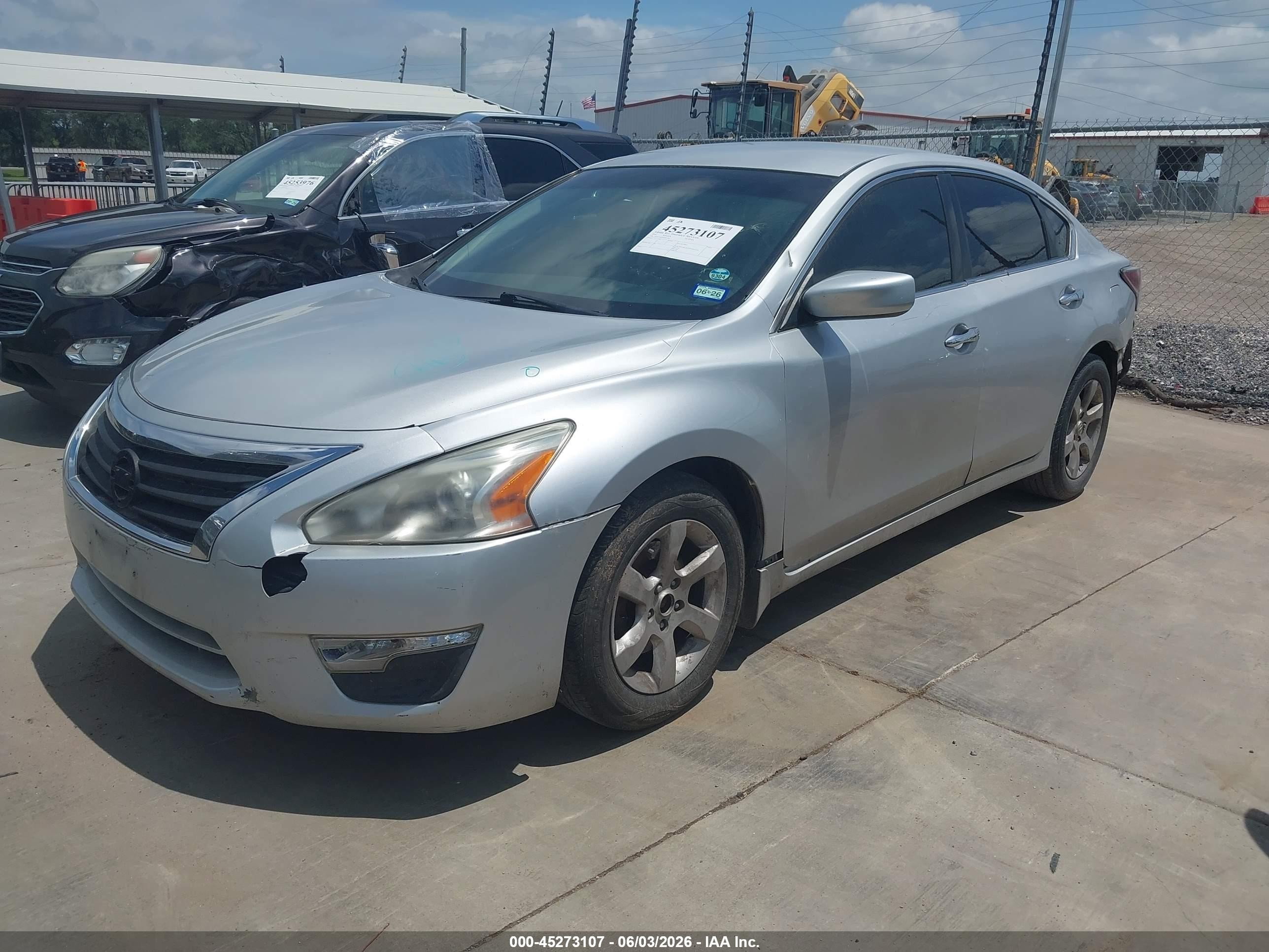 2014 Nissan Altima 2.5 S Silver vin: 1N4AL3AP5EN207685
