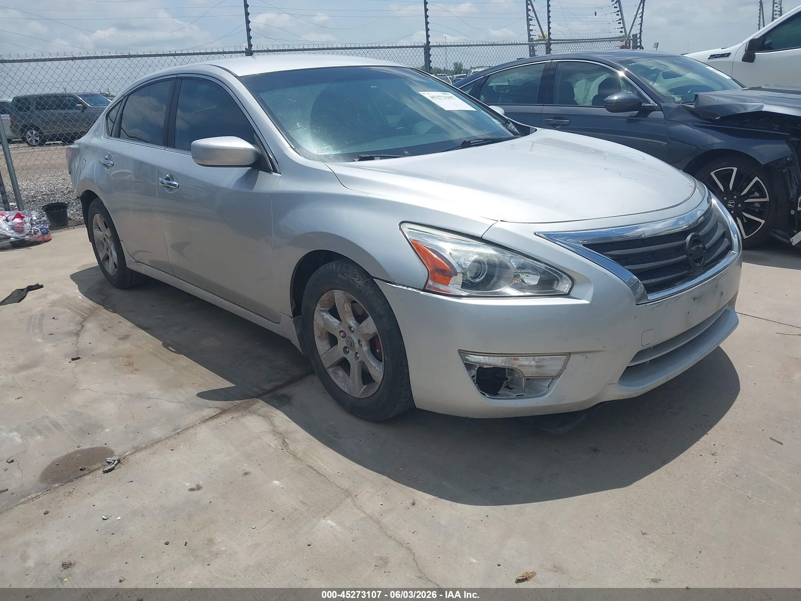 2014 Nissan Altima 2.5 S Silver vin: 1N4AL3AP5EN207685