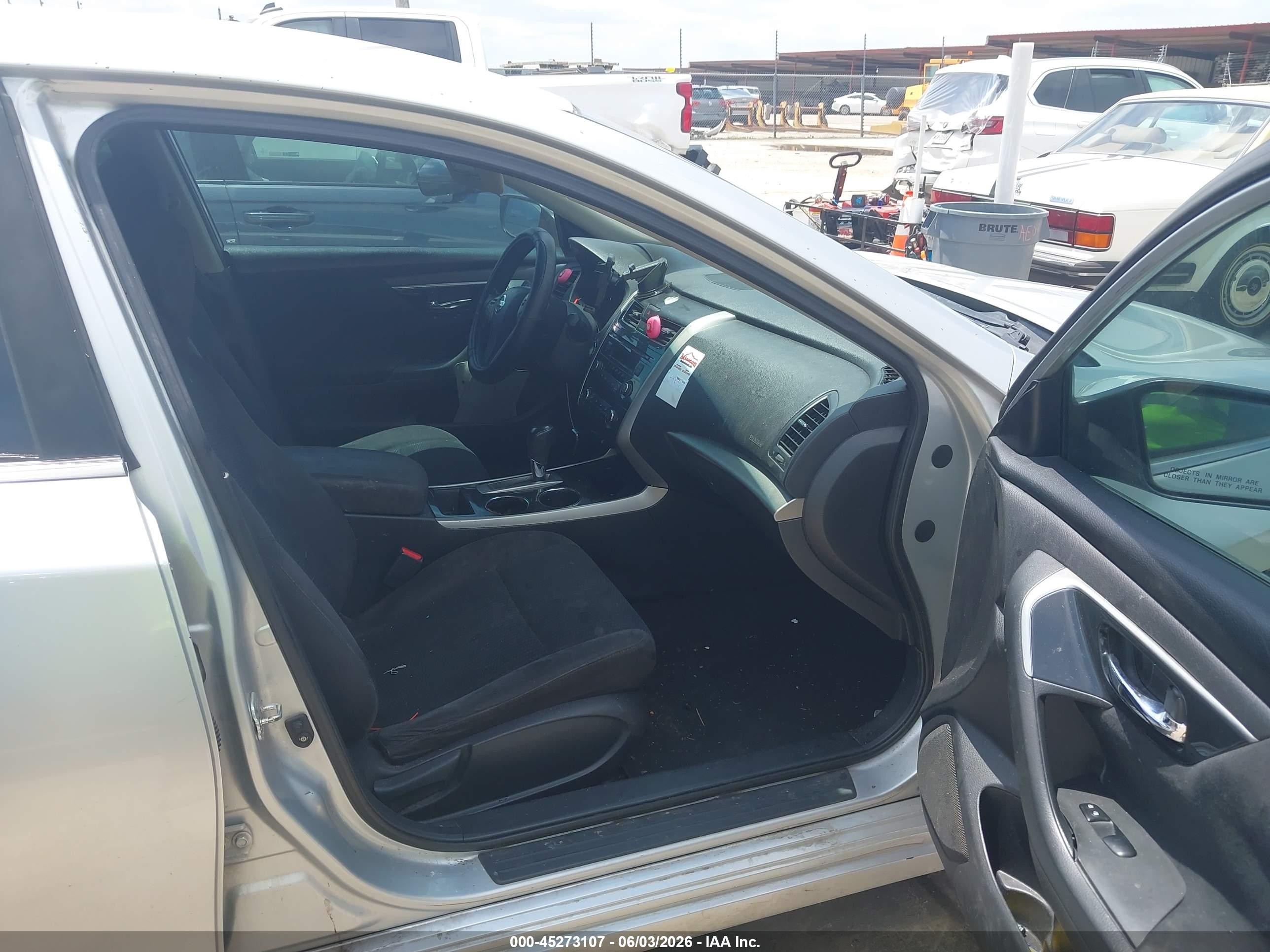 2014 Nissan Altima 2.5 S Silver vin: 1N4AL3AP5EN207685