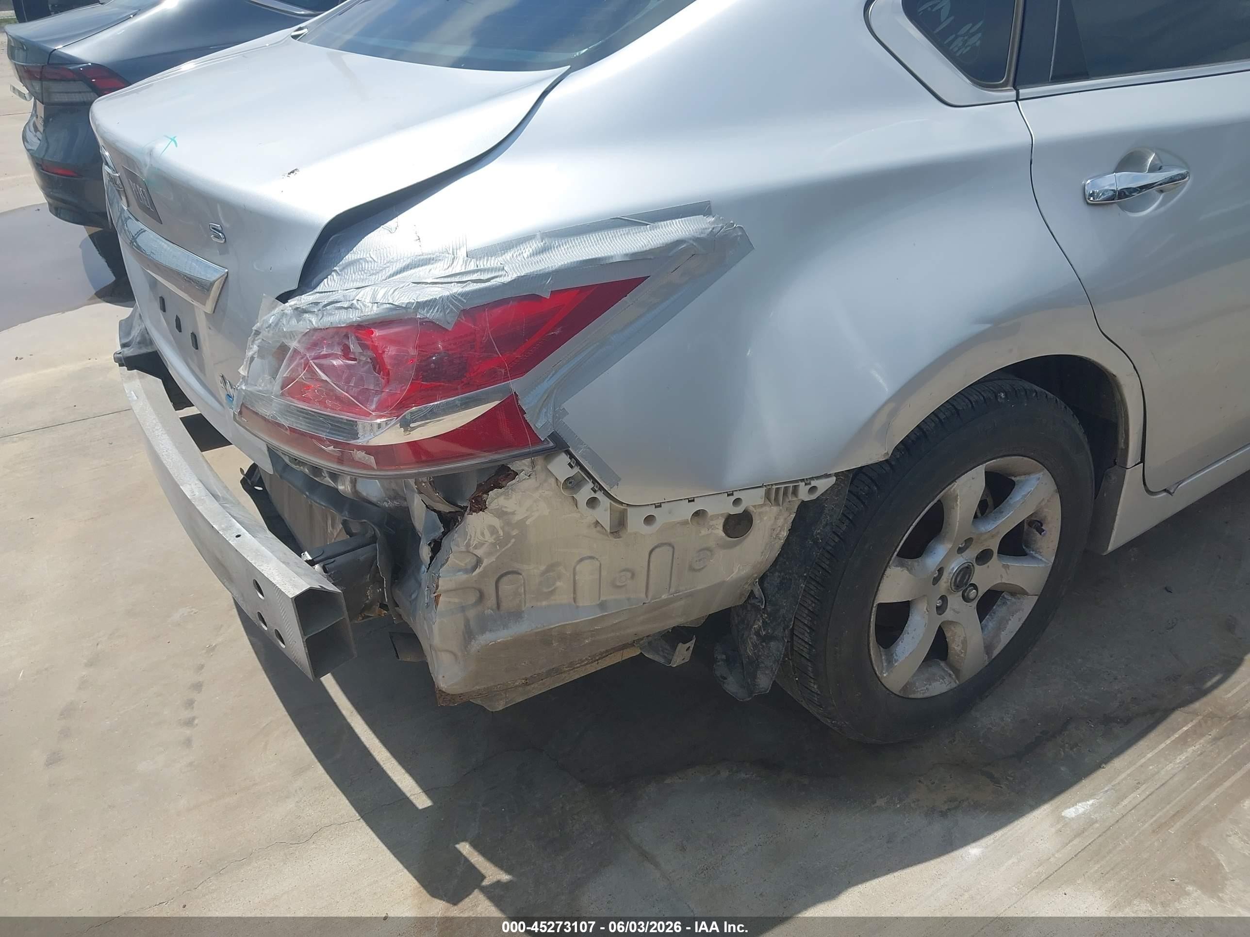 2014 Nissan Altima 2.5 S Silver vin: 1N4AL3AP5EN207685