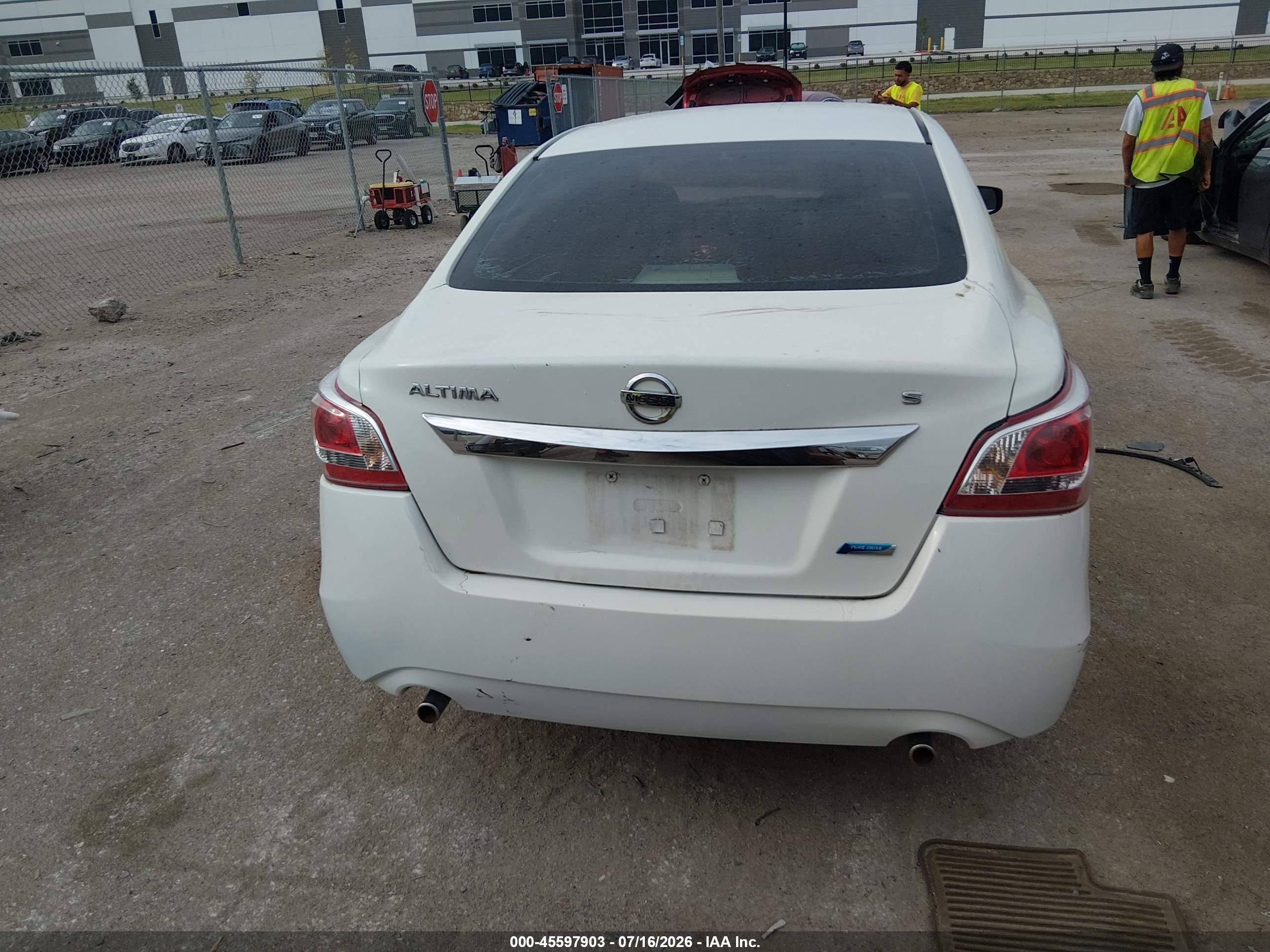 2014 Nissan Altima 2.5 S White vin: 1N4AL3AP5EN259186