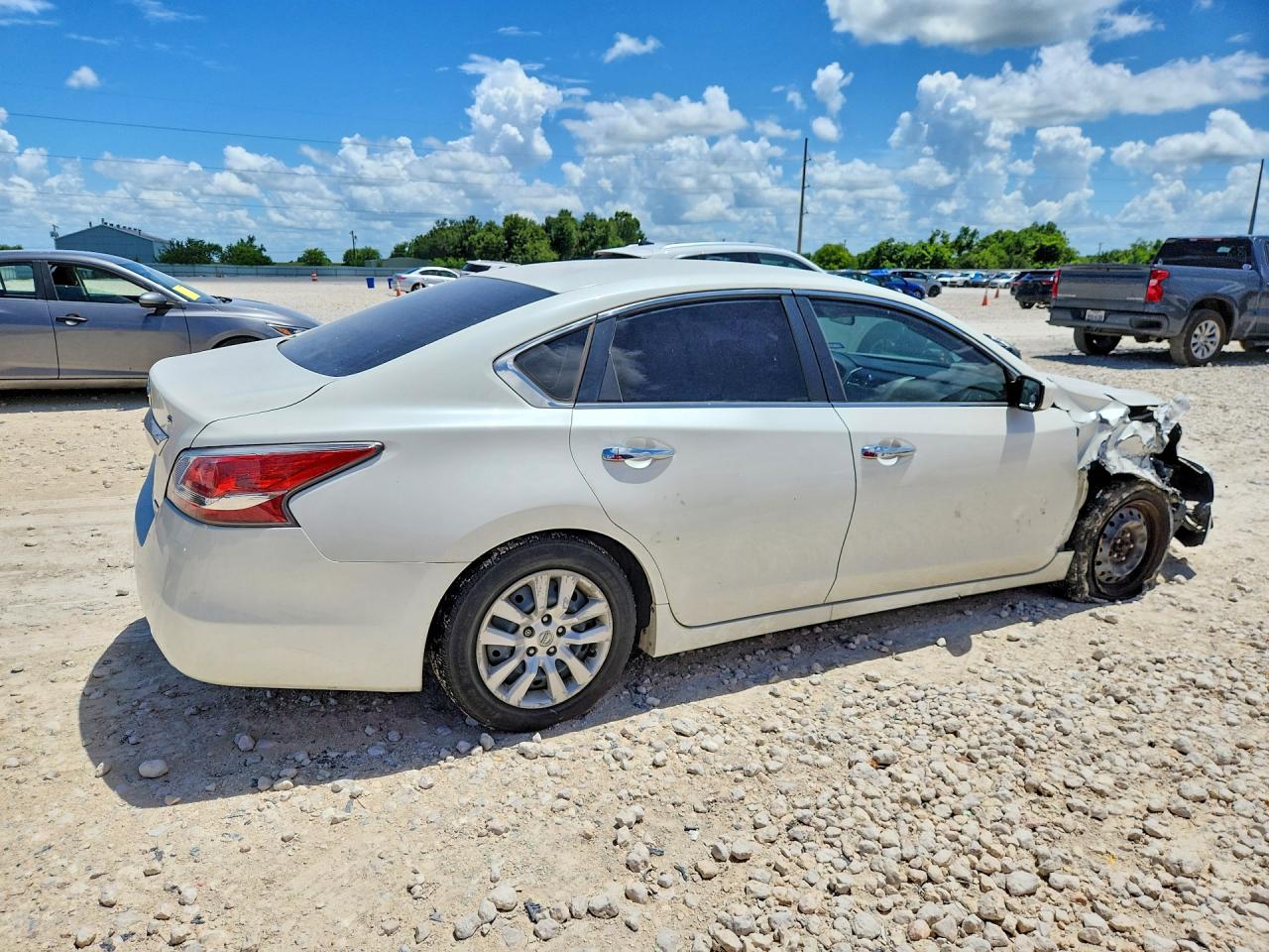 2014 Nissan Altima 2.5 S White vin: 1N4AL3AP5EN330466