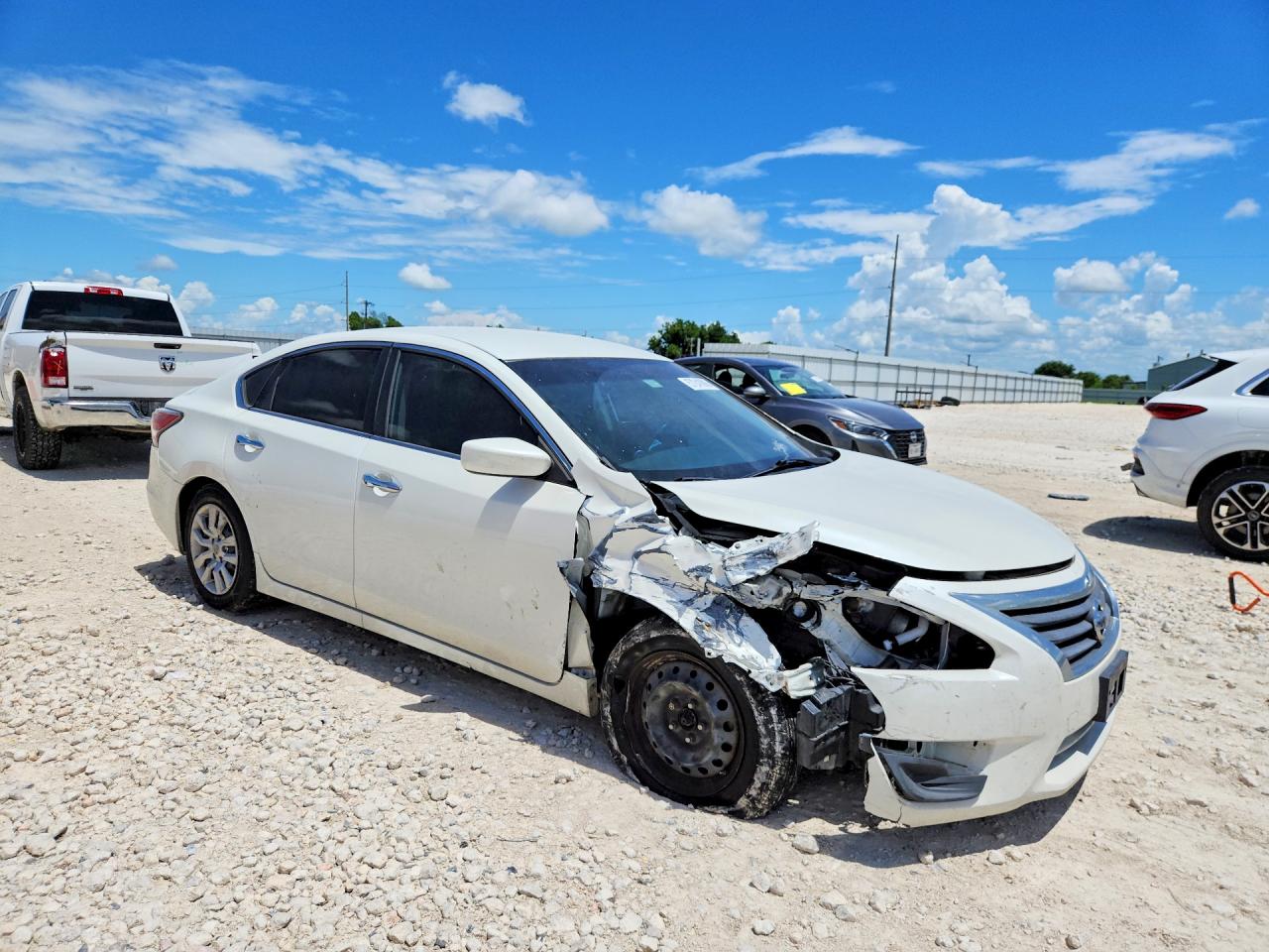 2014 Nissan Altima 2.5 S White vin: 1N4AL3AP5EN330466