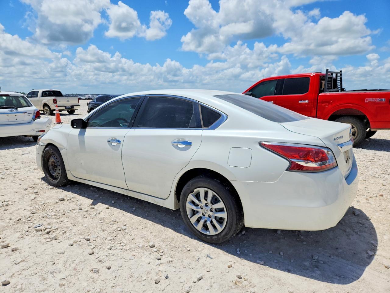 2014 Nissan Altima 2.5 S White vin: 1N4AL3AP5EN330466