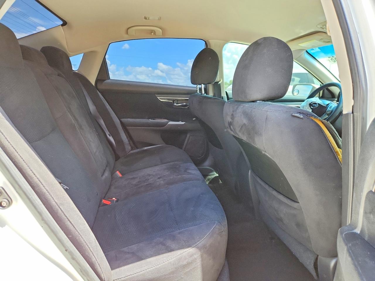 2014 Nissan Altima 2.5 S White vin: 1N4AL3AP5EN330466