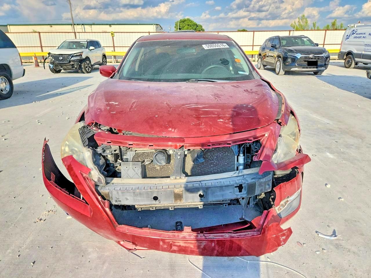 2014 Nissan Altima 2.5 S Red vin: 1N4AL3AP5EN350023