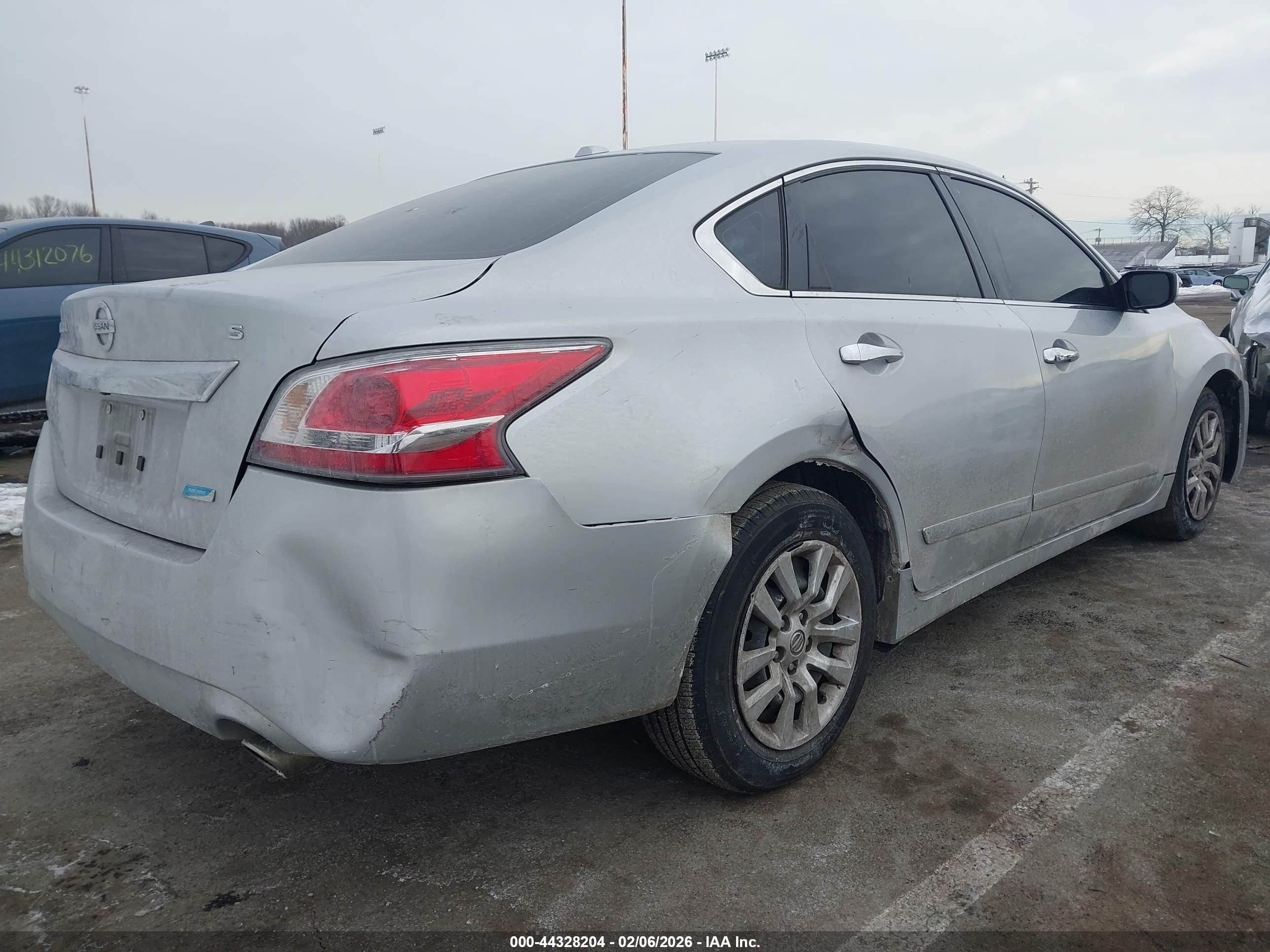 2014 Nissan Altima 2.5 S Silver vin: 1N4AL3AP5EN387881