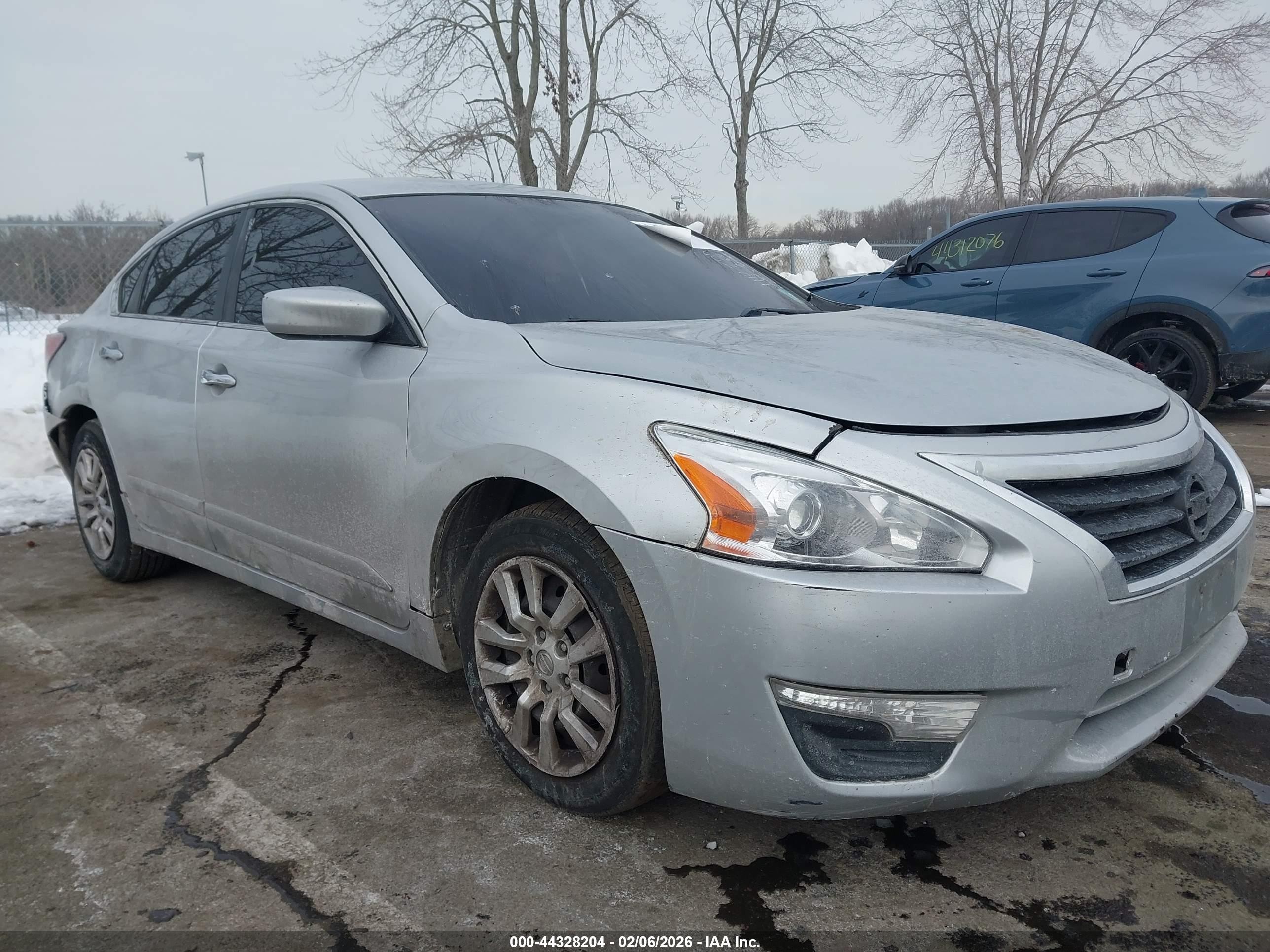 2014 Nissan Altima 2.5 S Silver vin: 1N4AL3AP5EN387881