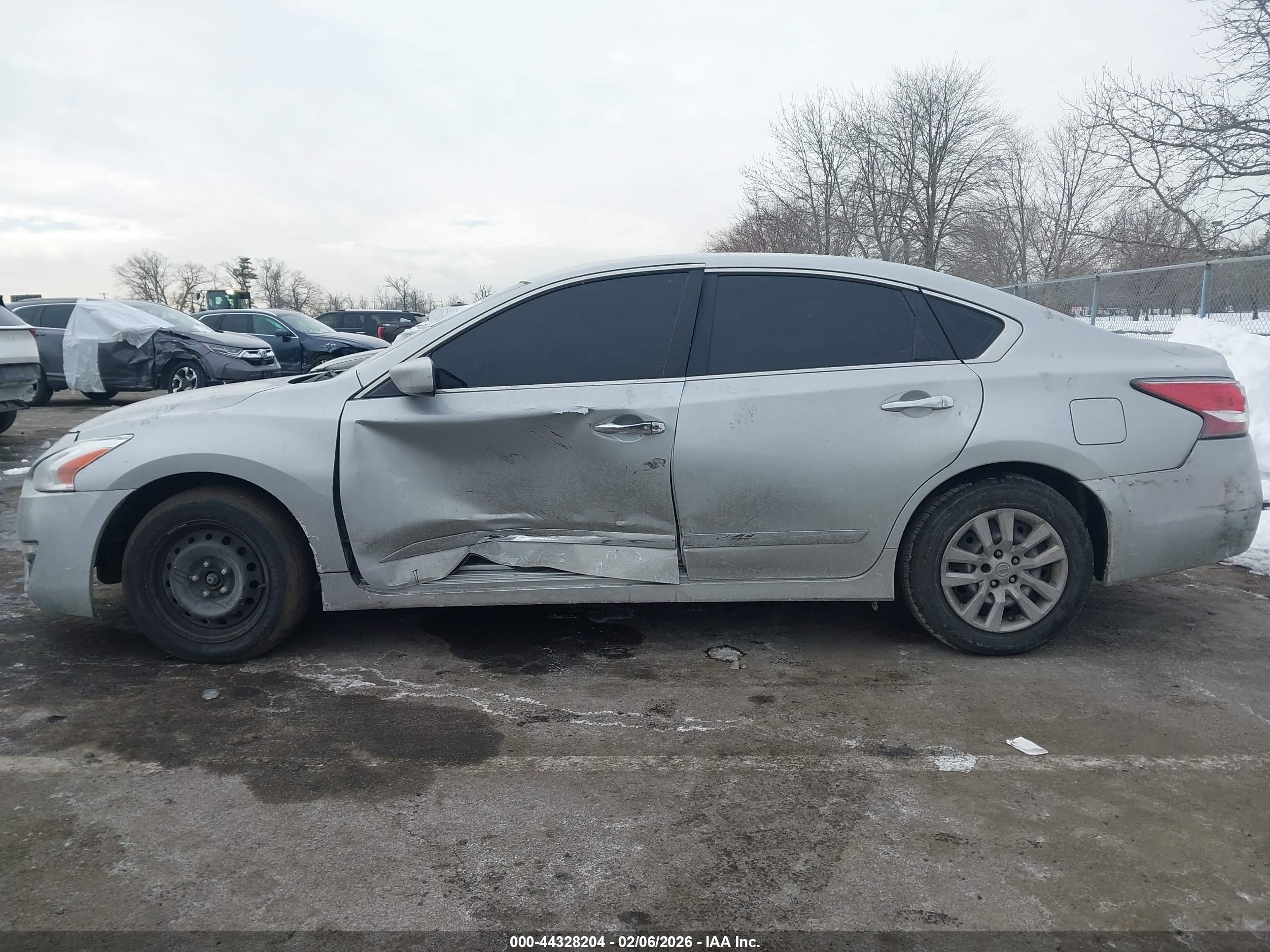 2014 Nissan Altima 2.5 S Silver vin: 1N4AL3AP5EN387881