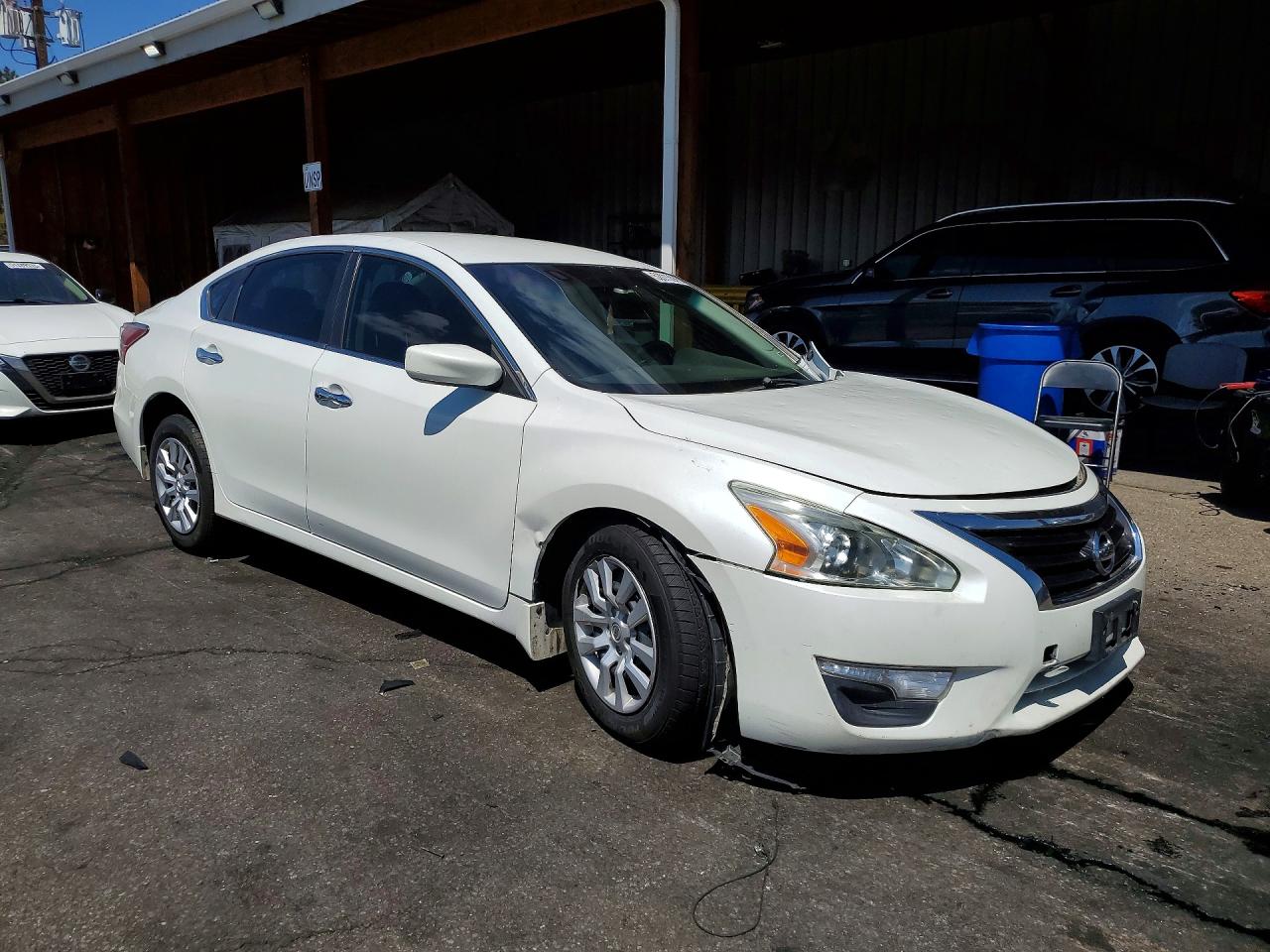2014 Nissan Altima 2.5 S White vin: 1N4AL3AP5EN389937
