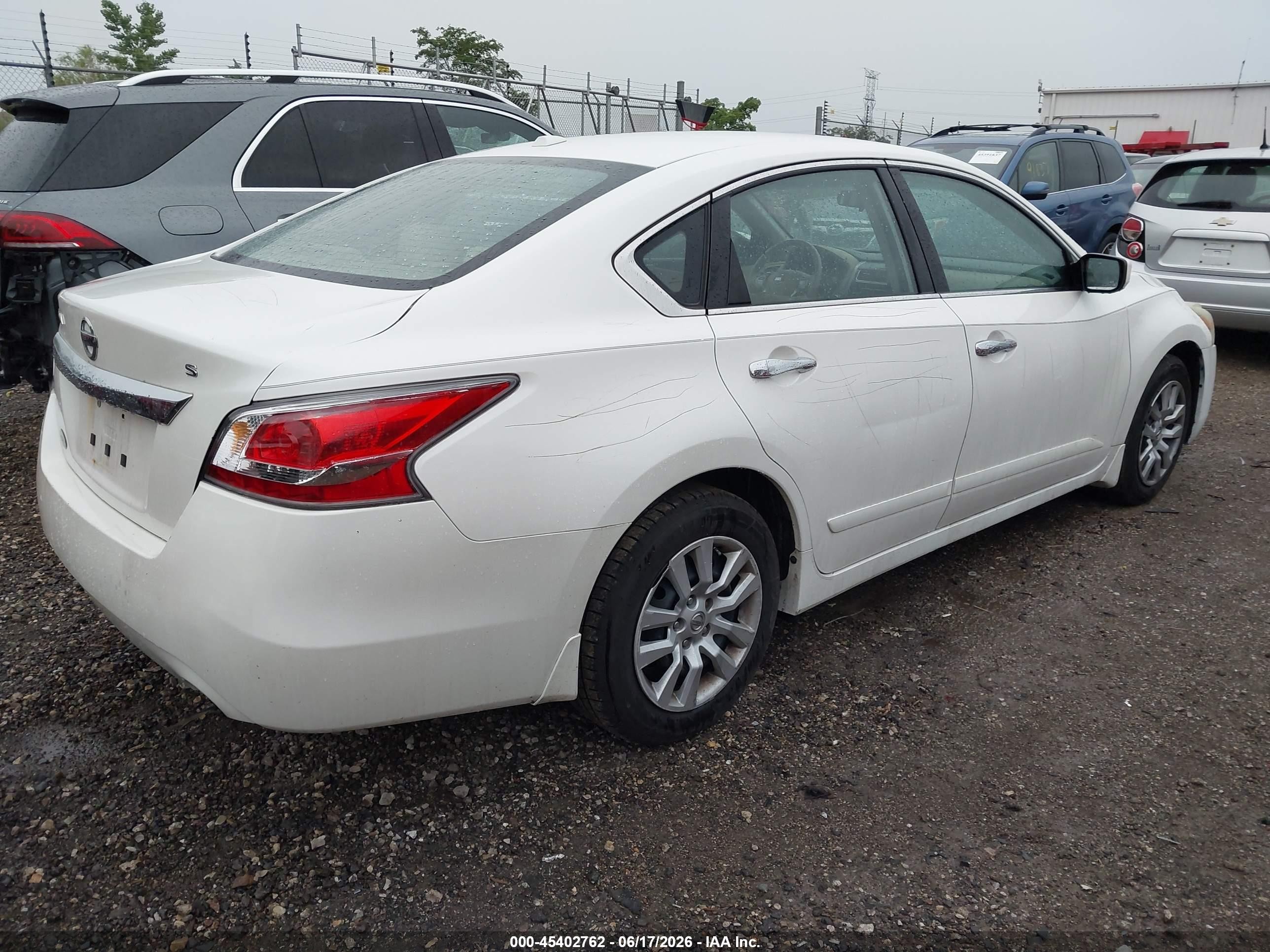 2015 Nissan Altima 2.5 S White vin: 1N4AL3AP5FC115456